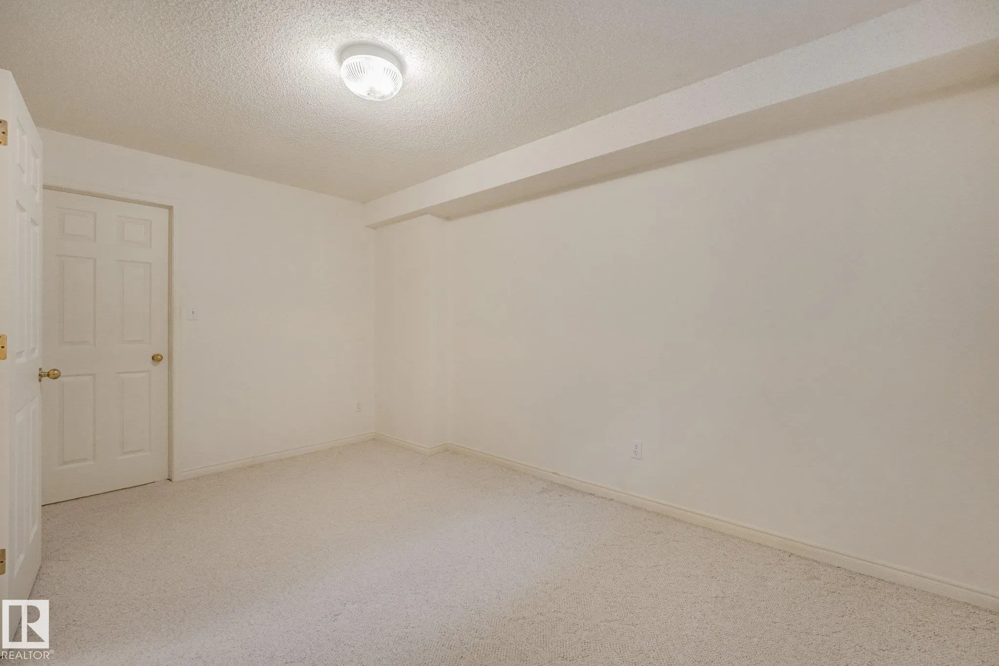 61 ESTATE Crescent