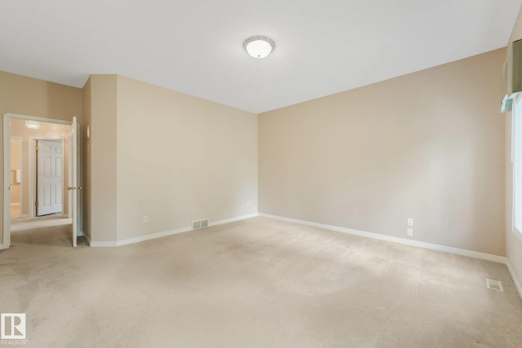 61 ESTATE Crescent