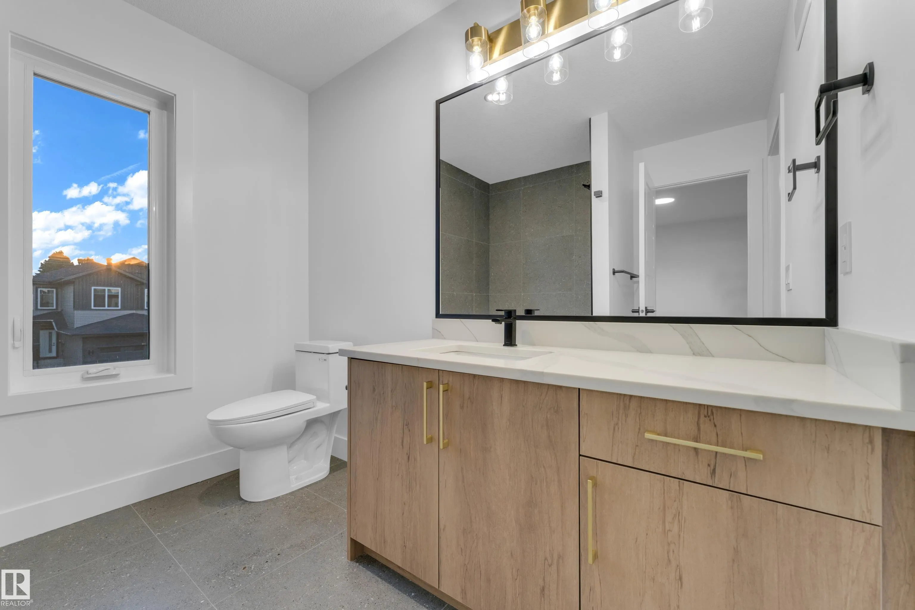 236 Linden Loop