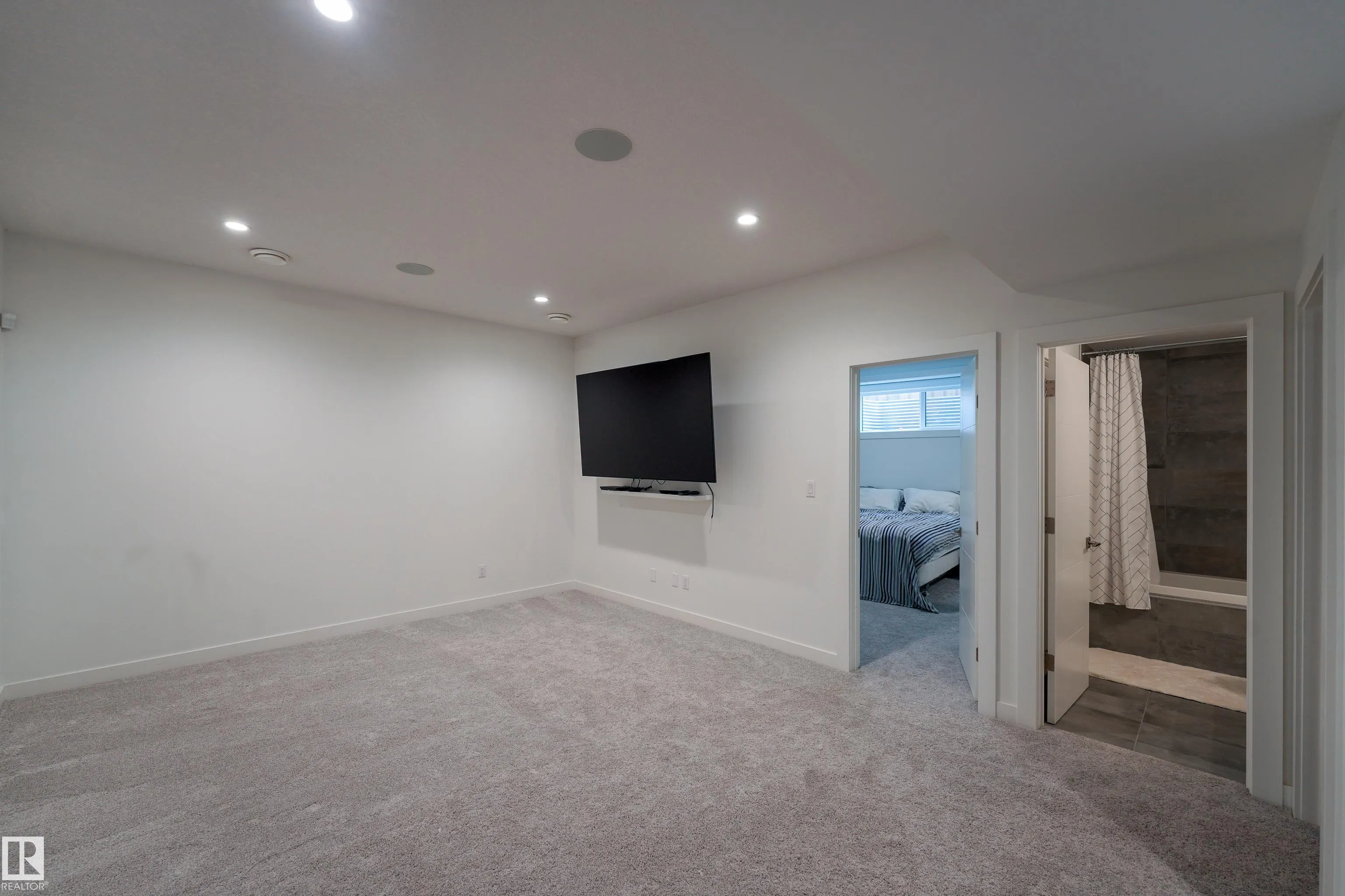 12819 WOODBEND Place