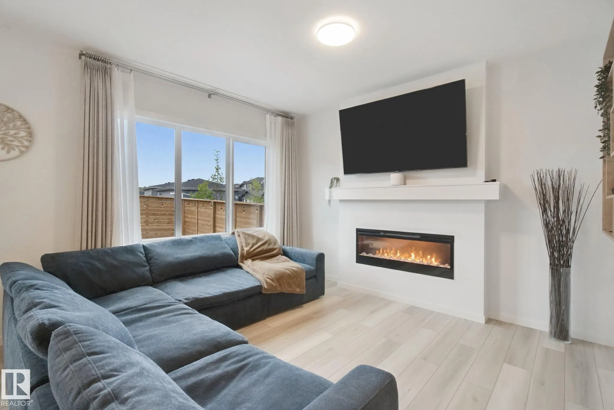 28 ROSEWOOD Way
