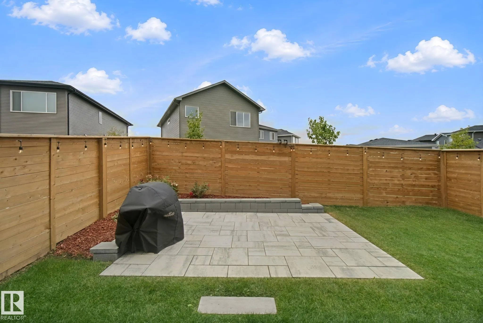 28 ROSEWOOD Way
