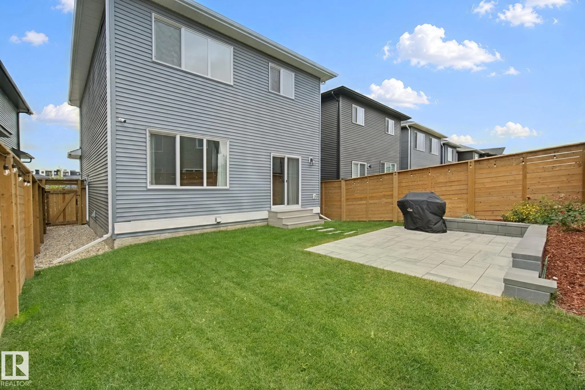28 ROSEWOOD Way