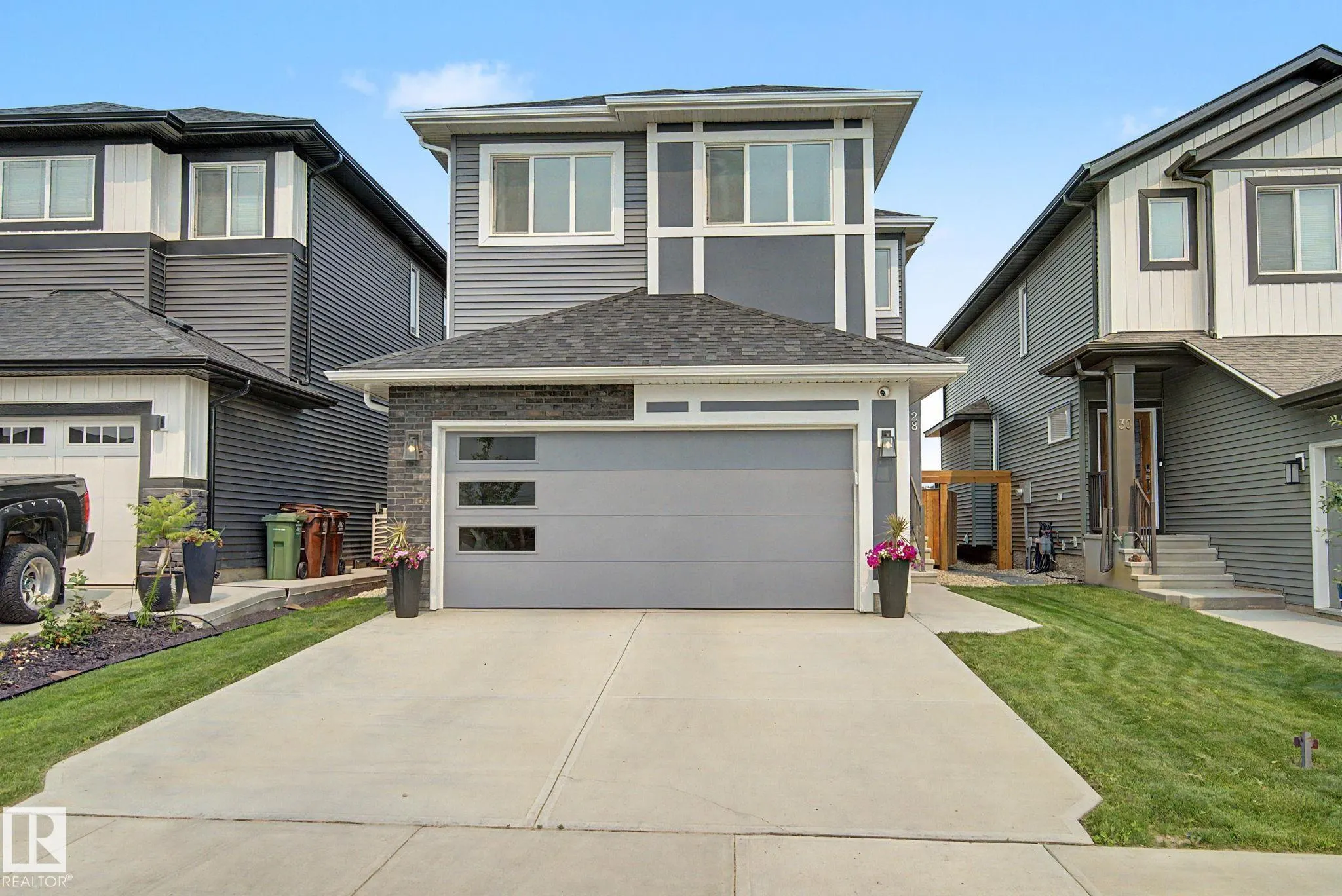 28 ROSEWOOD Way