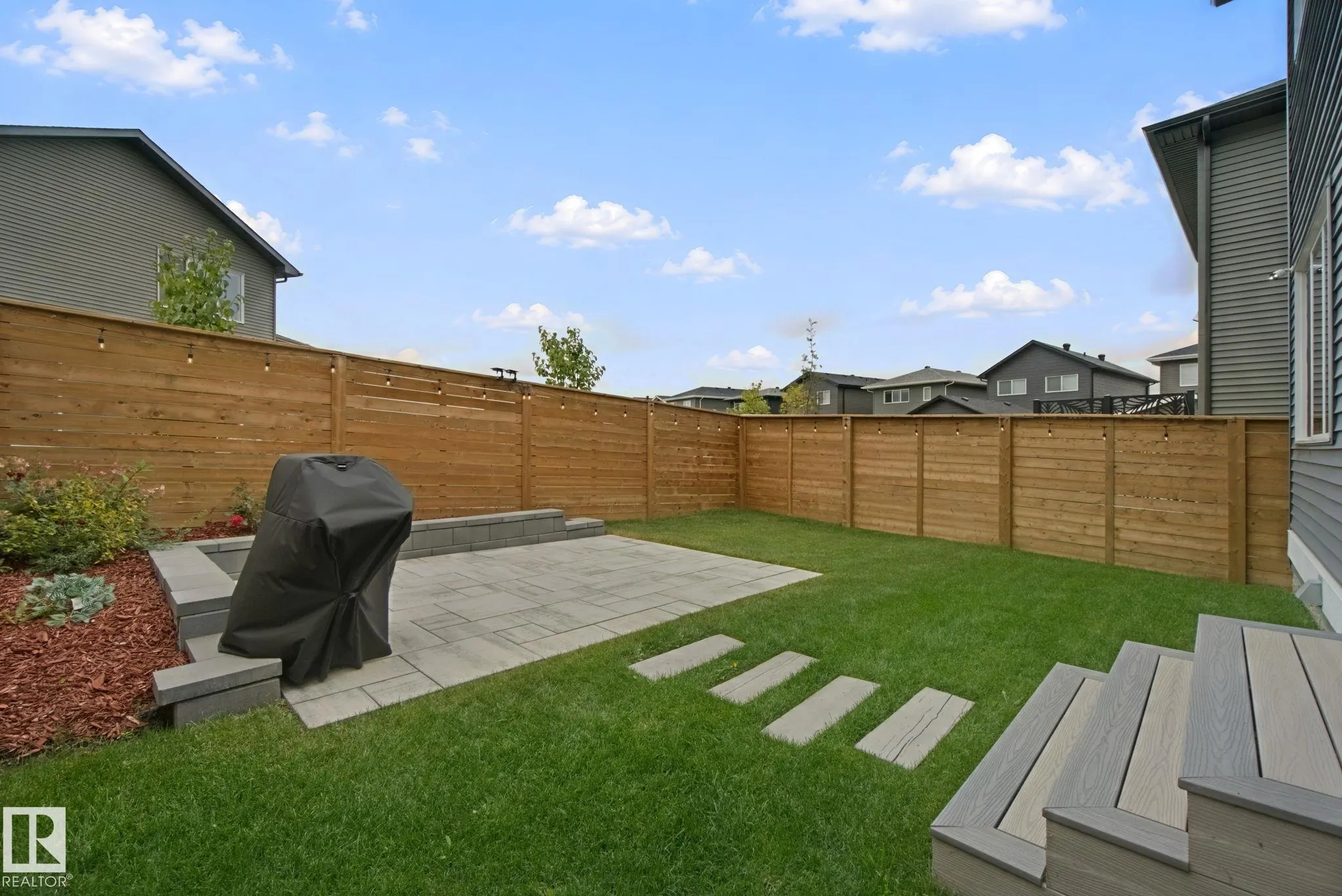 28 ROSEWOOD Way