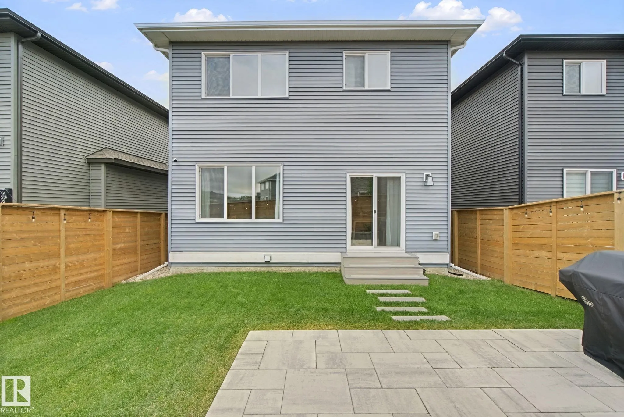 28 ROSEWOOD Way