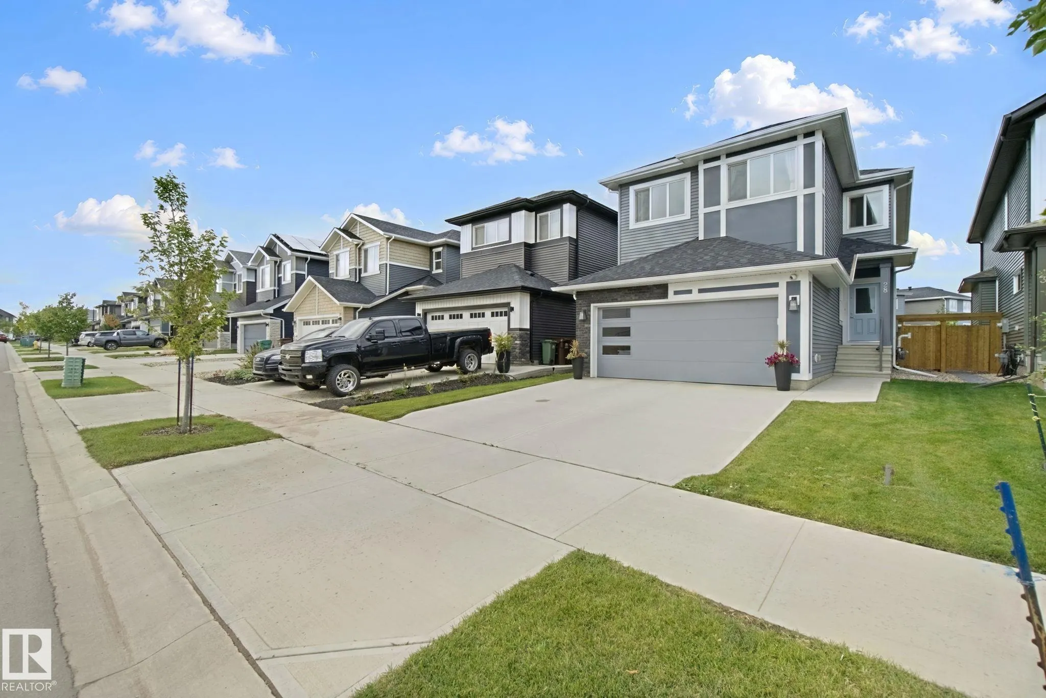 28 ROSEWOOD Way