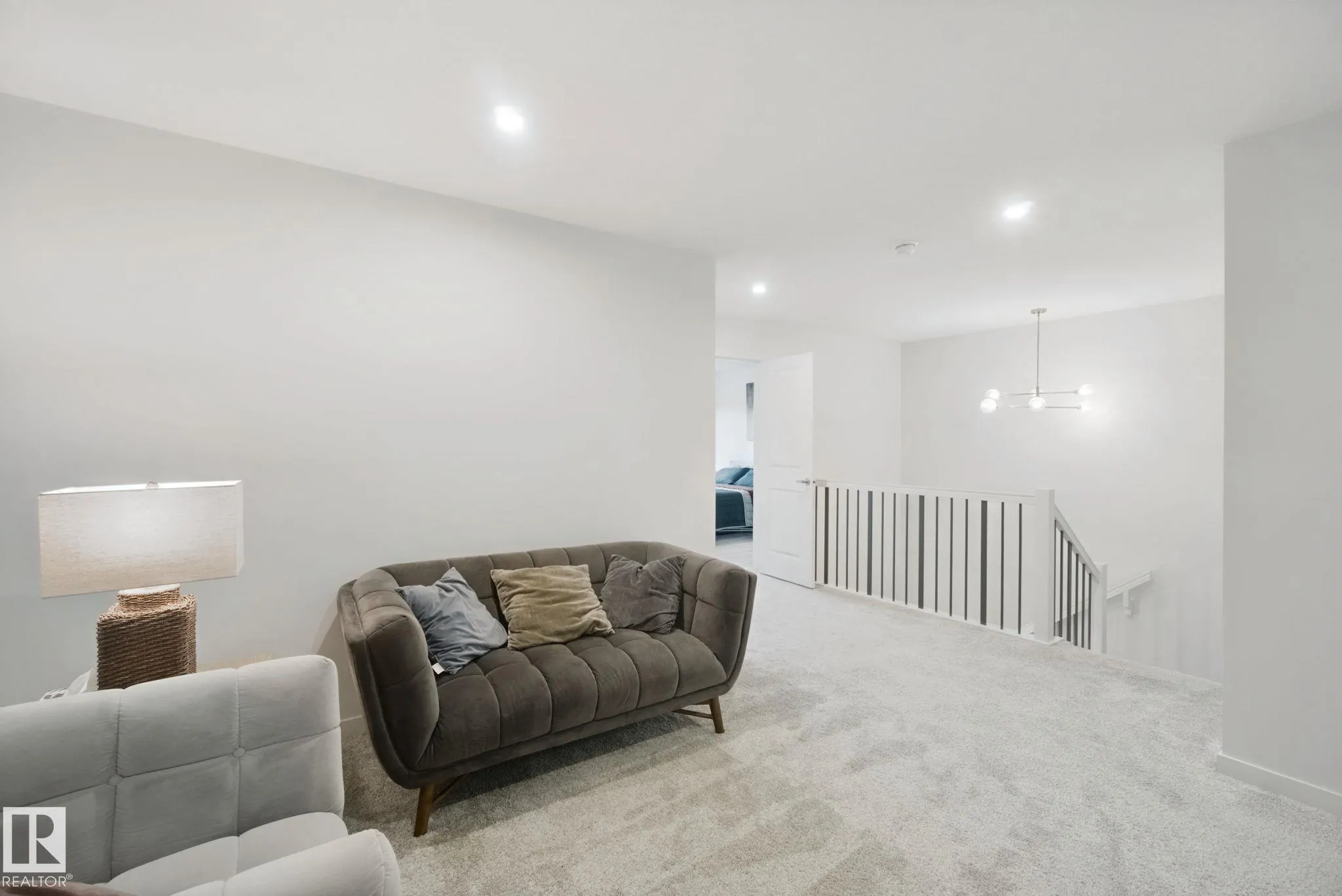 28 ROSEWOOD Way