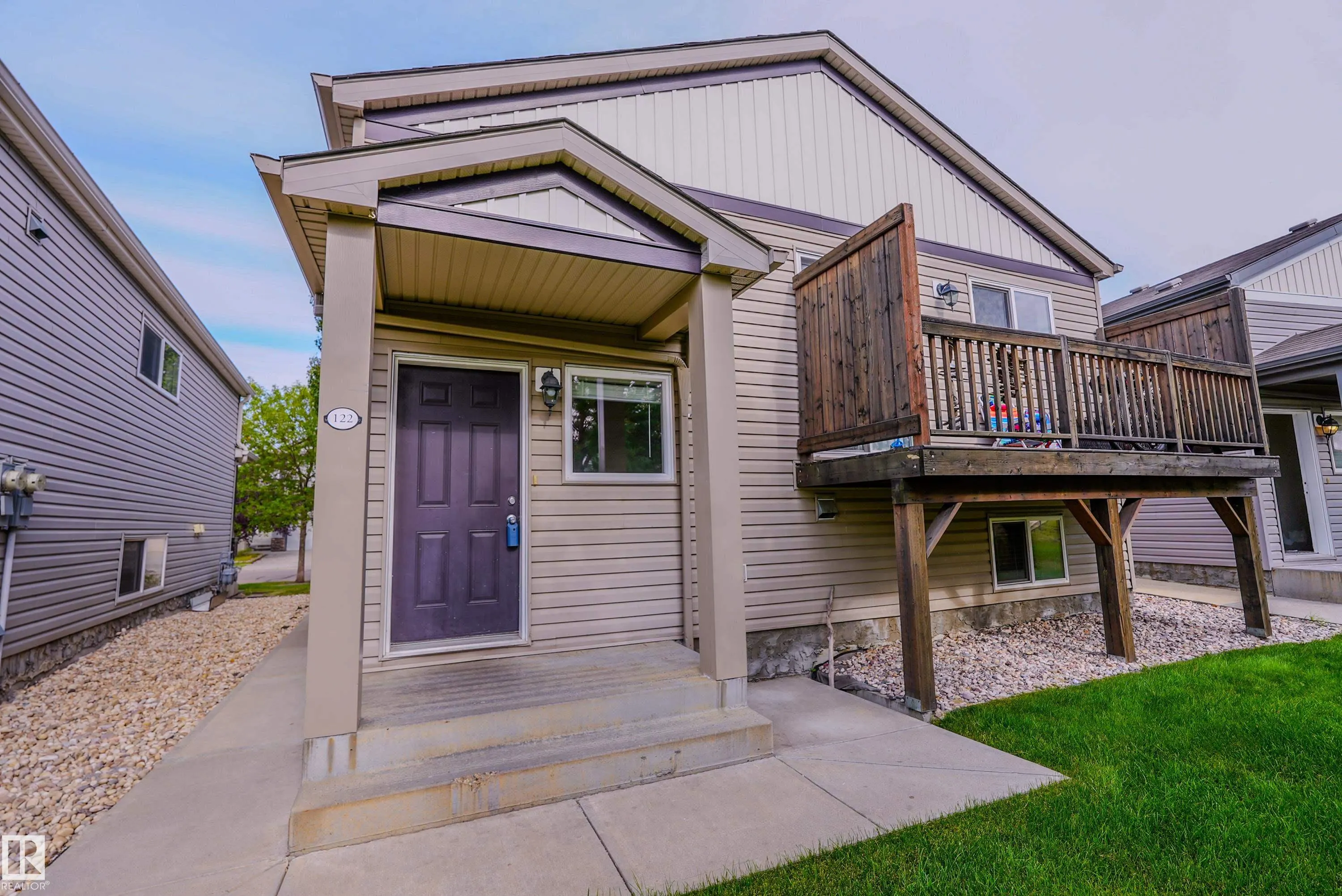 122 142 Selkirk Place