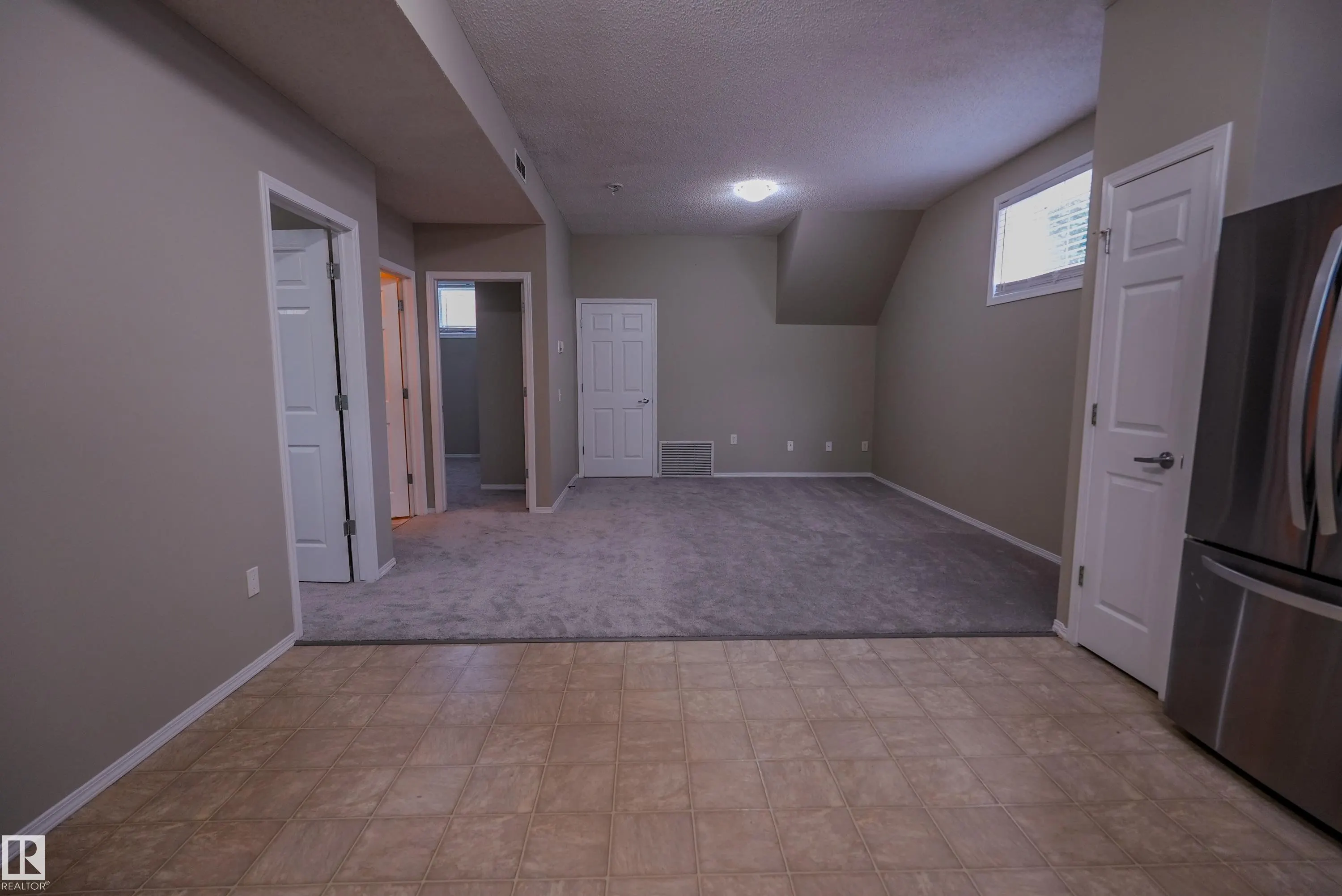 122 142 Selkirk Place
