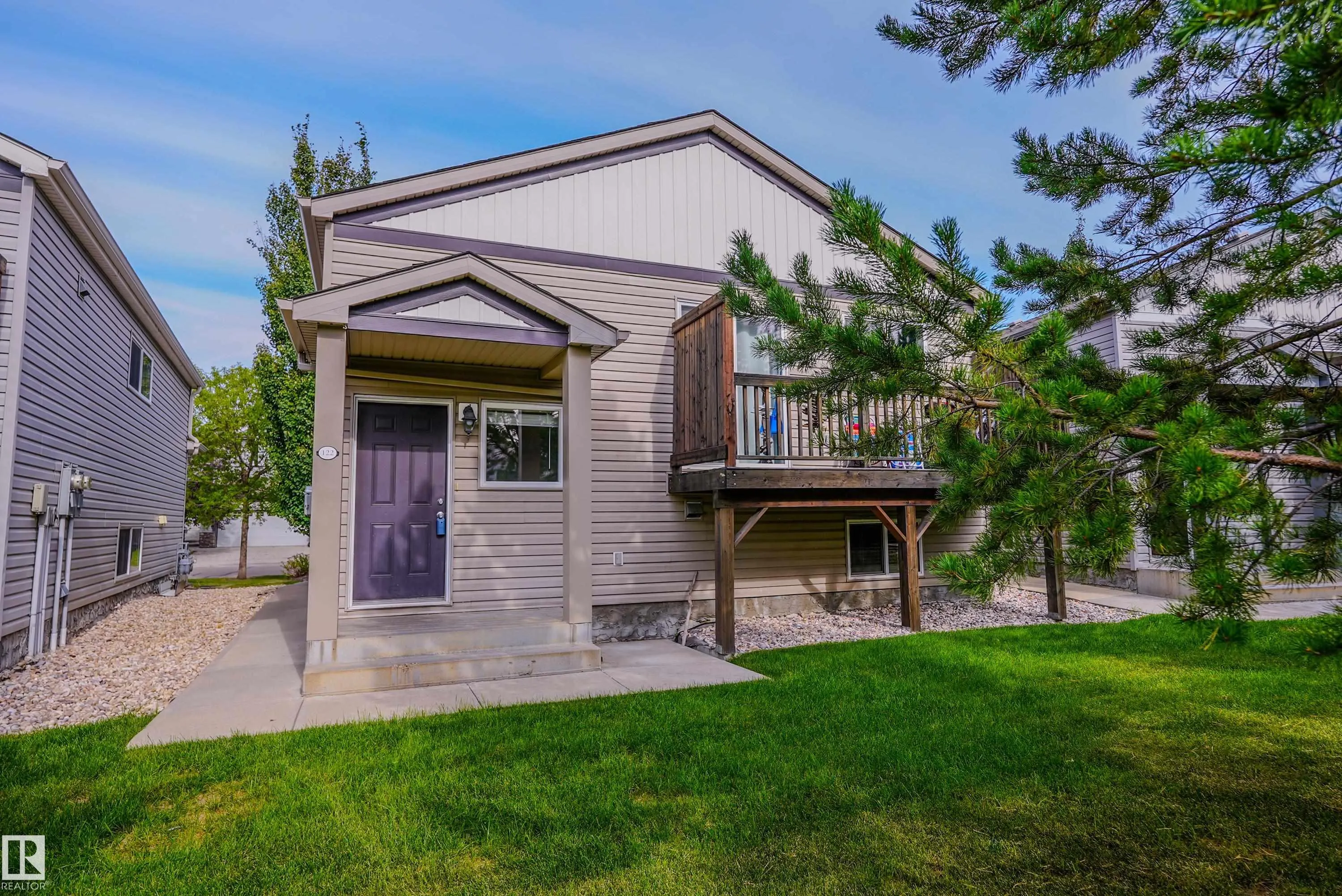 122 142 Selkirk Place