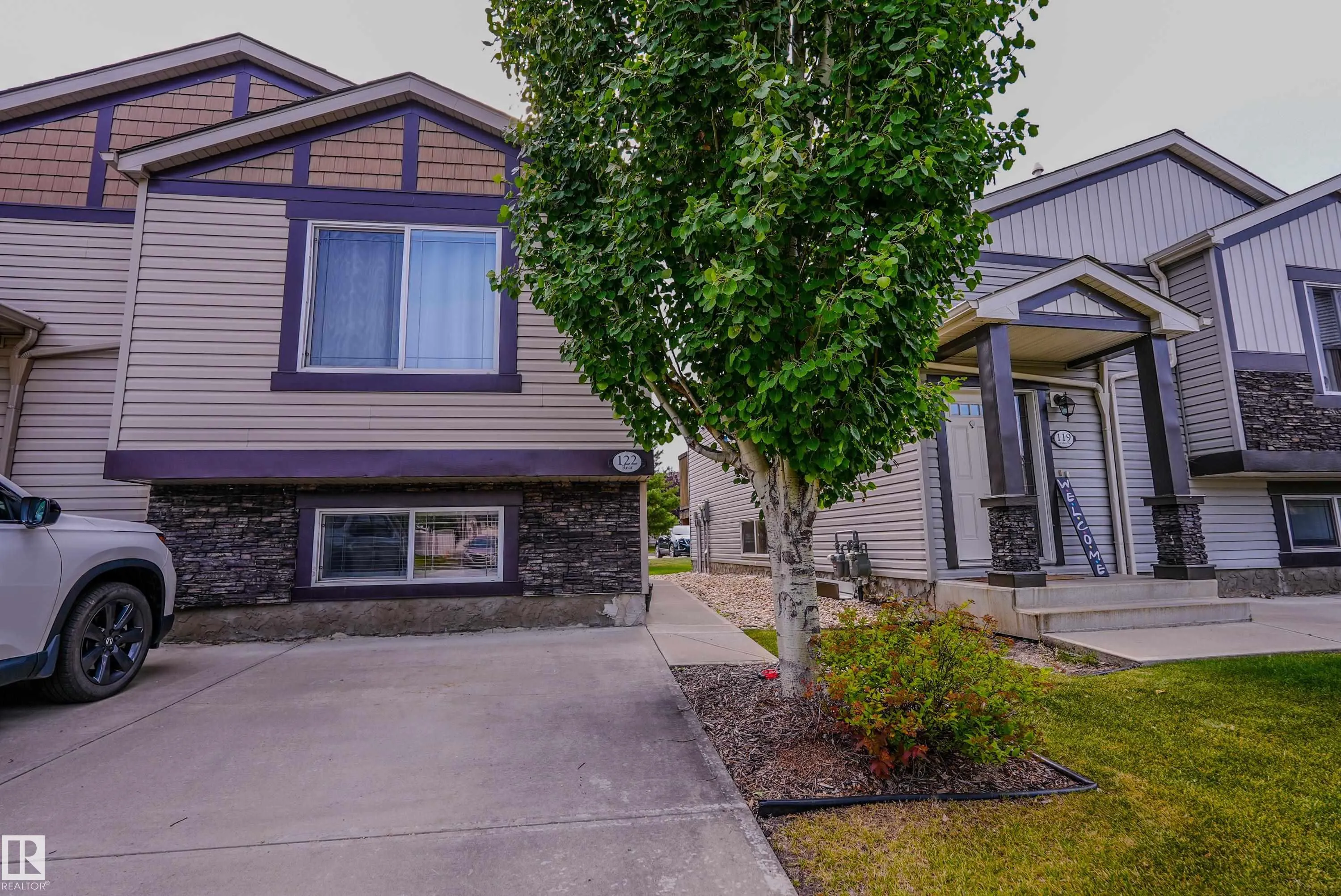 122 142 Selkirk Place