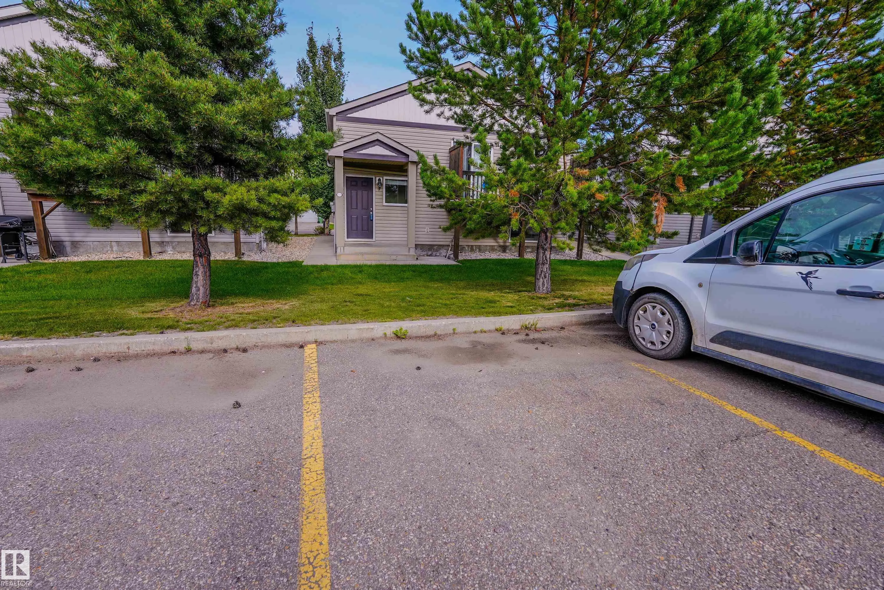122 142 Selkirk Place