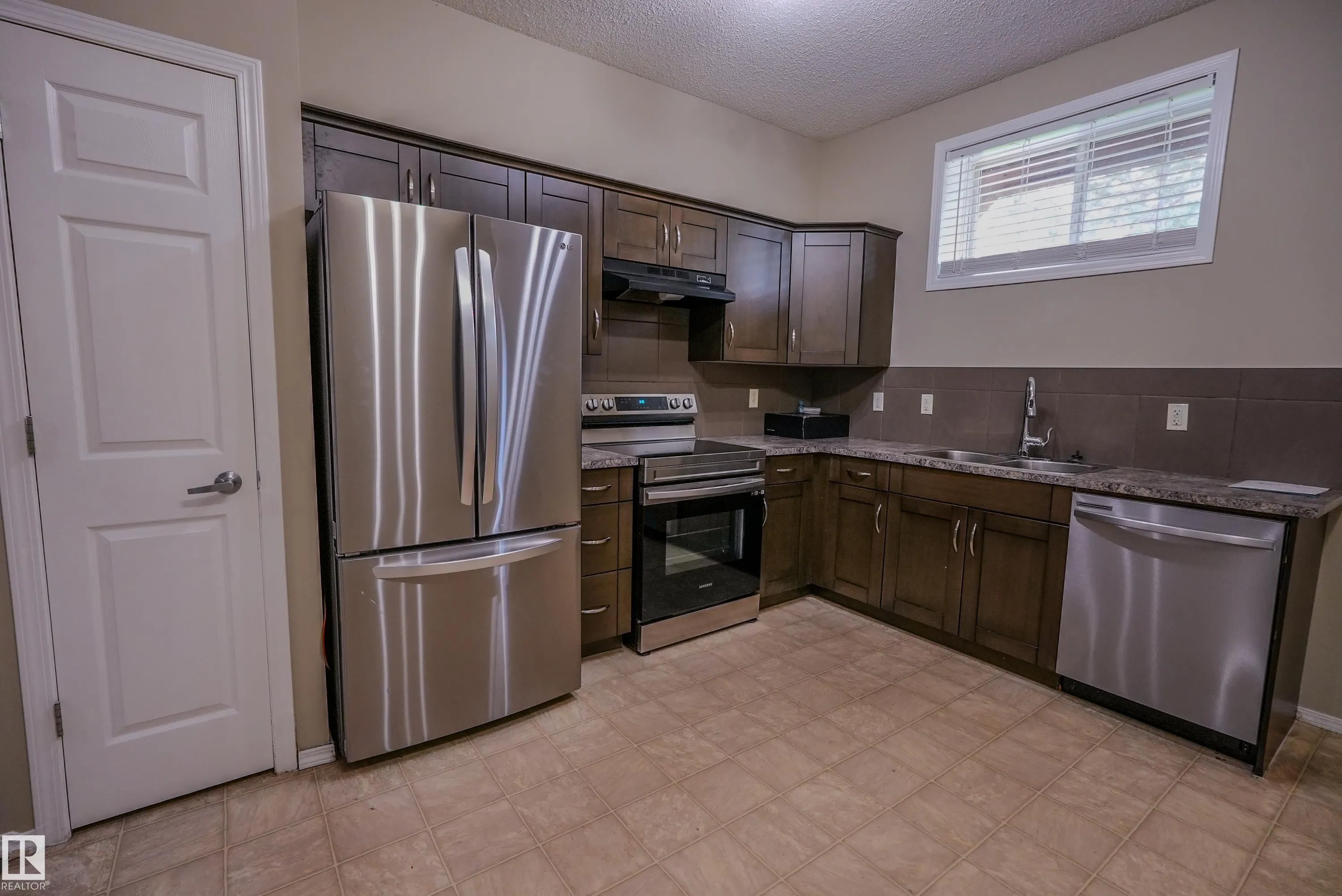 122 142 Selkirk Place