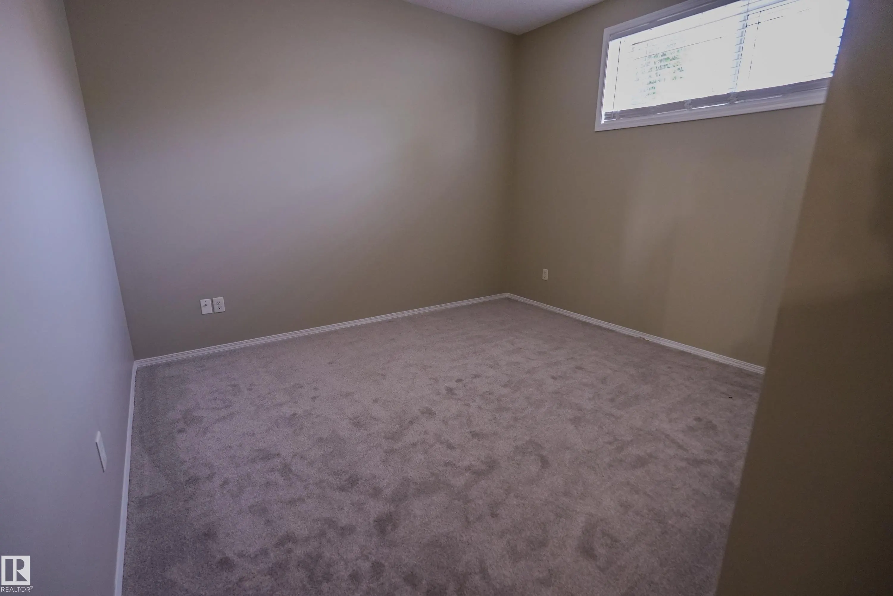 122 142 Selkirk Place