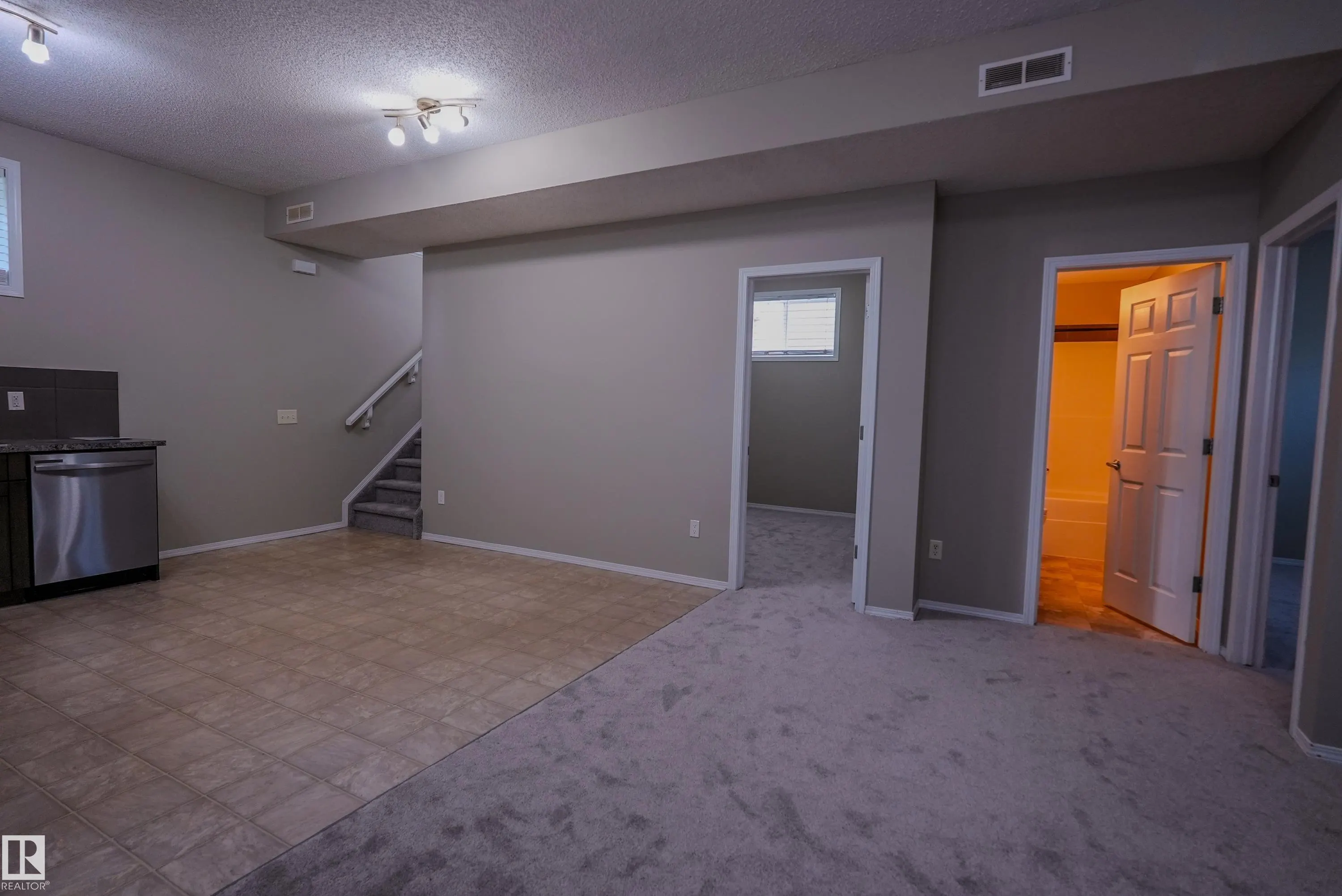 122 142 Selkirk Place