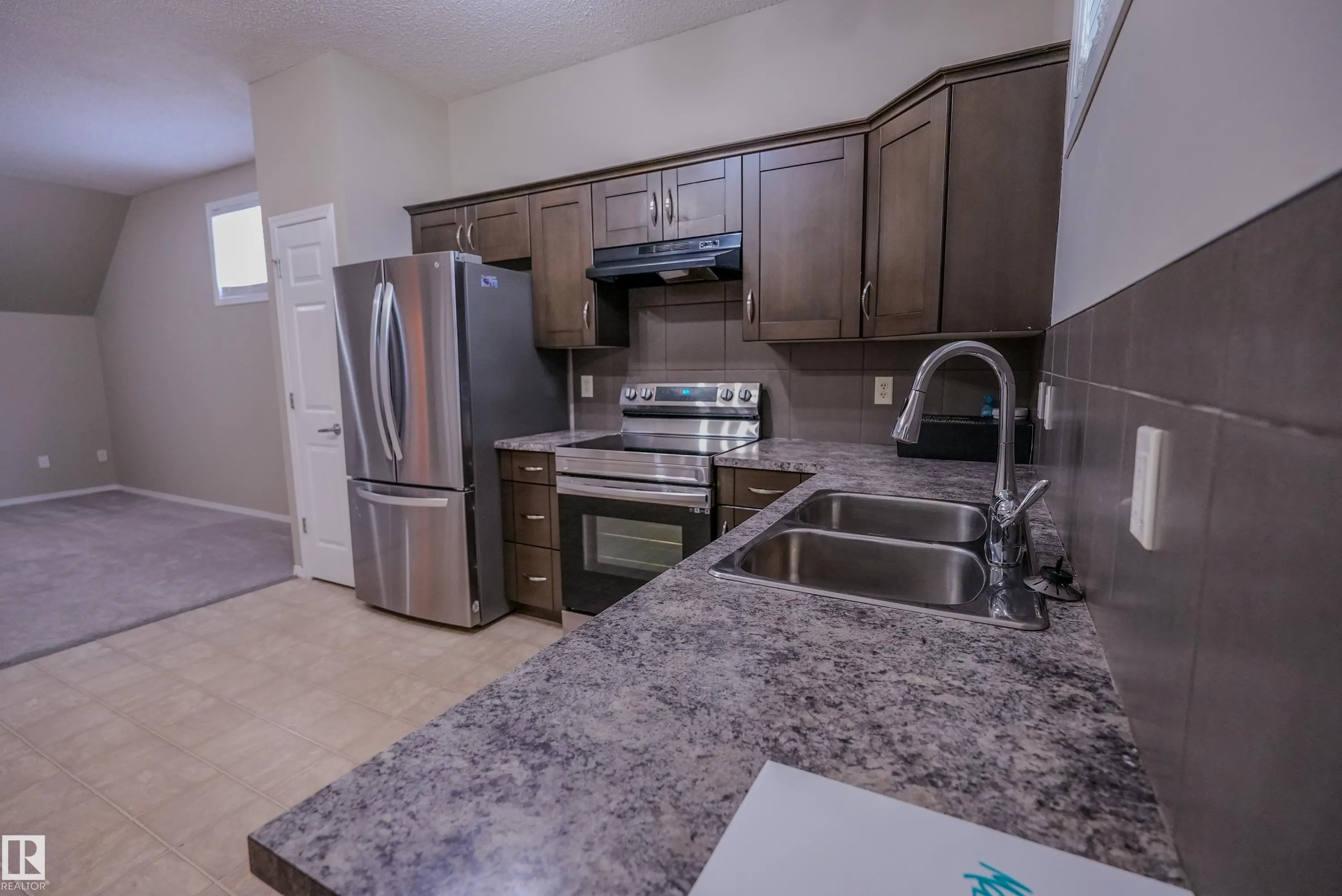 122 142 Selkirk Place