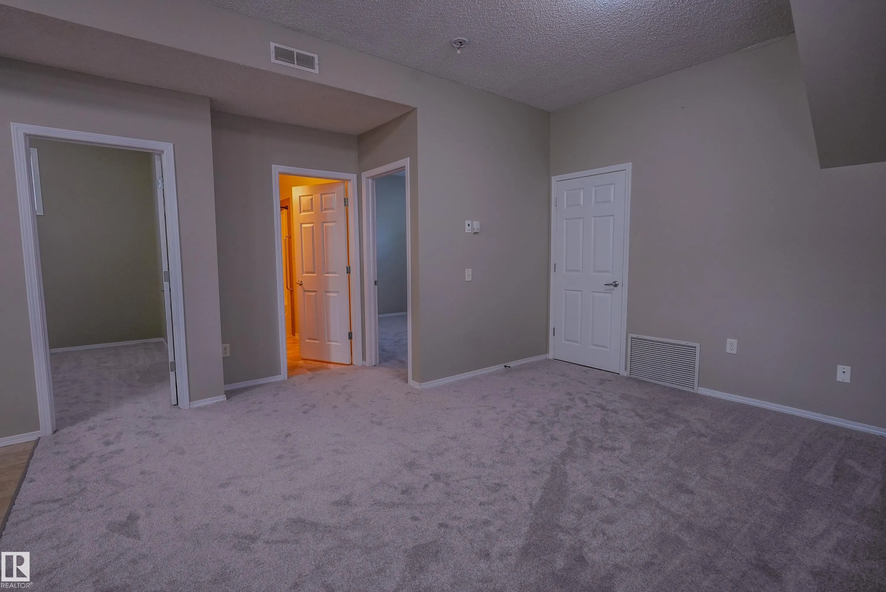 122 142 Selkirk Place
