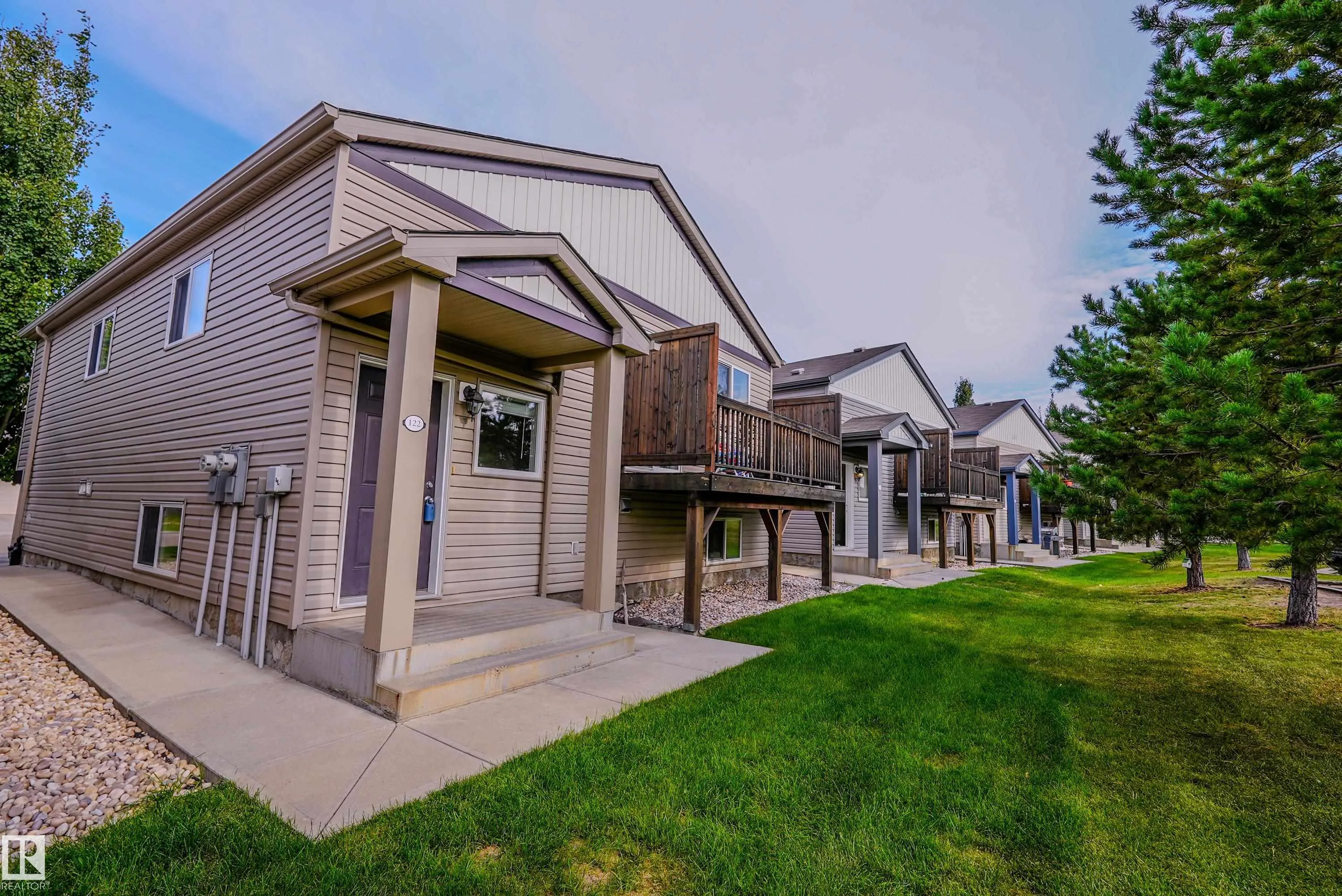 122 142 Selkirk Place