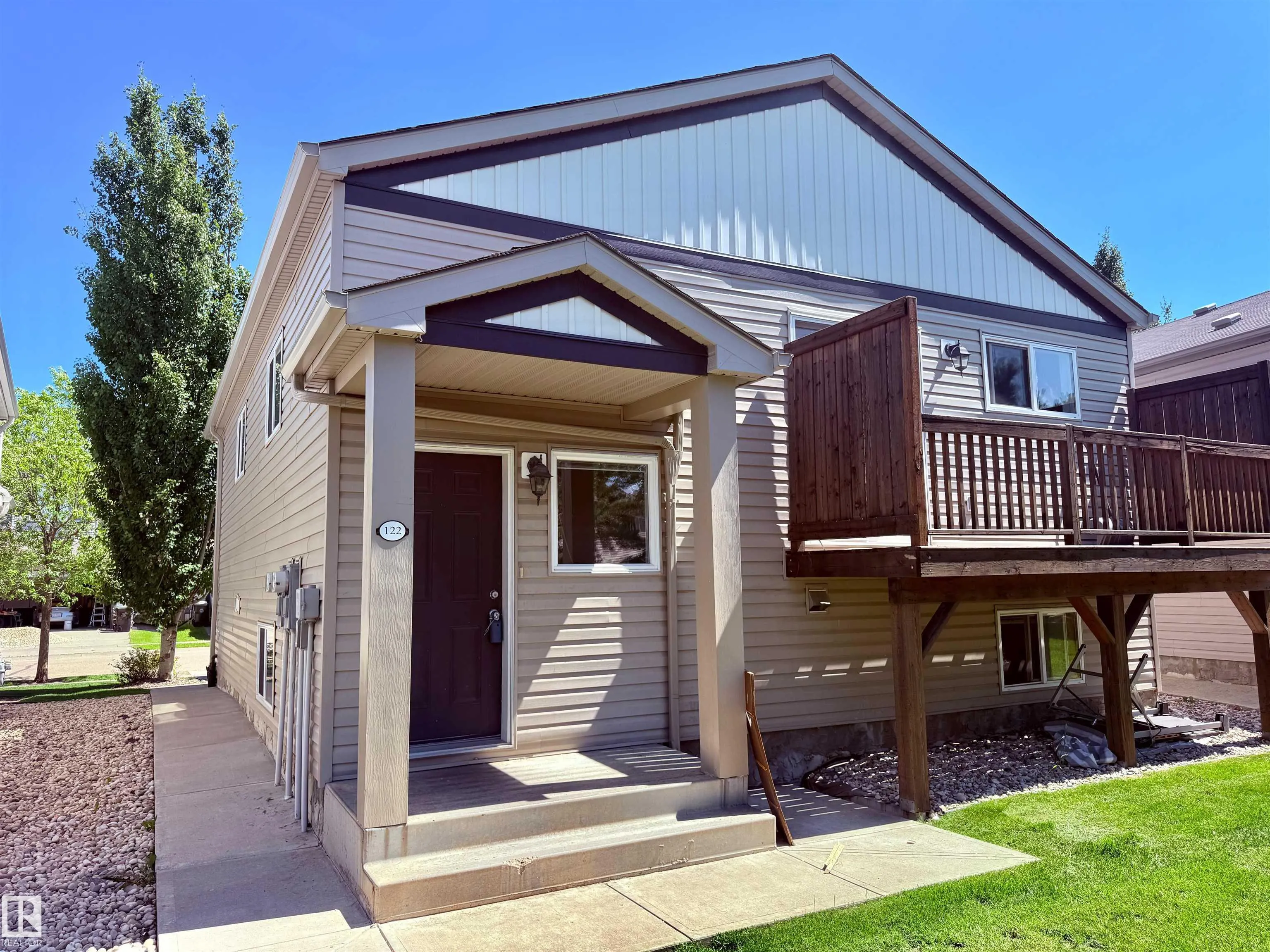 122 142 Selkirk Place