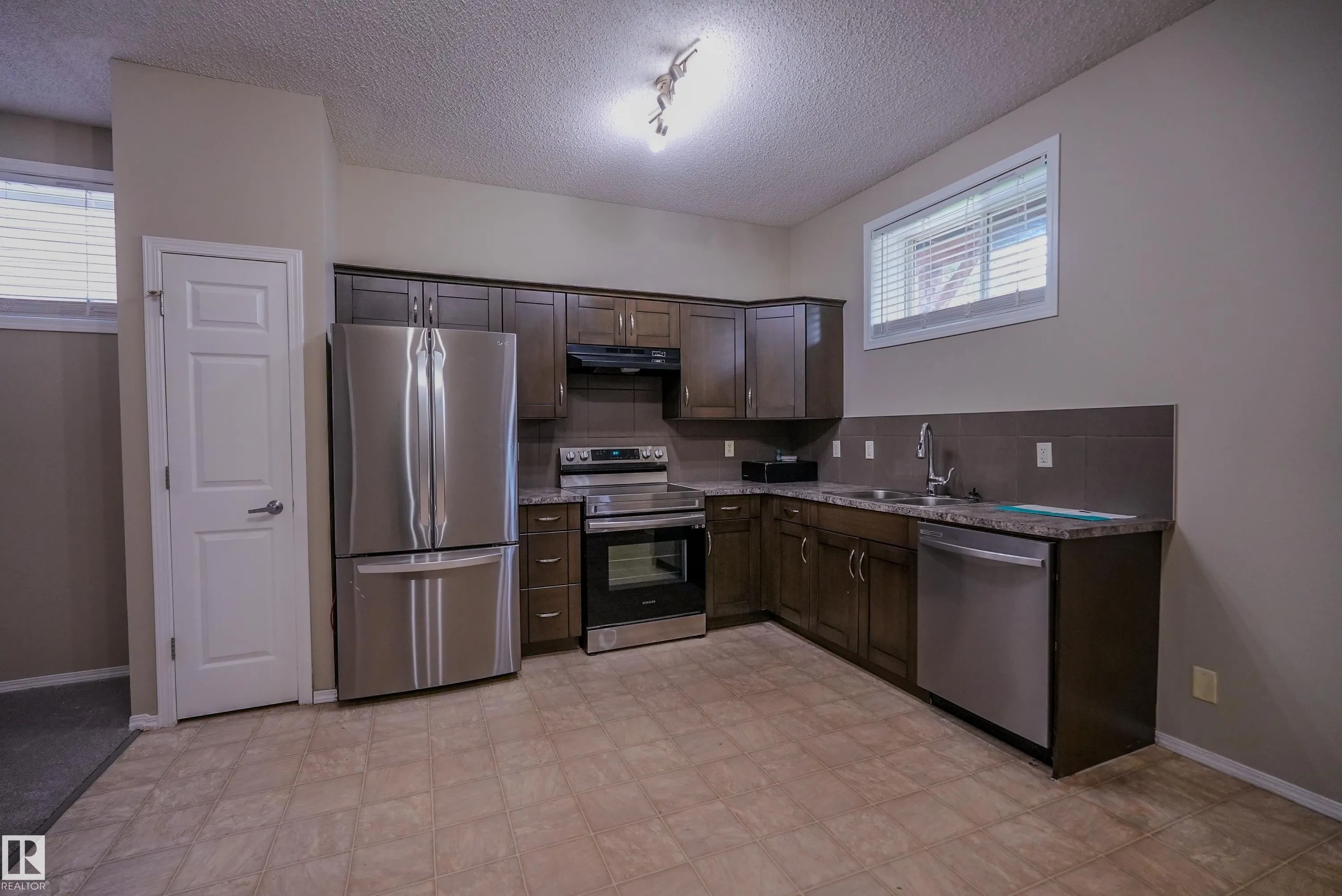 122 142 Selkirk Place