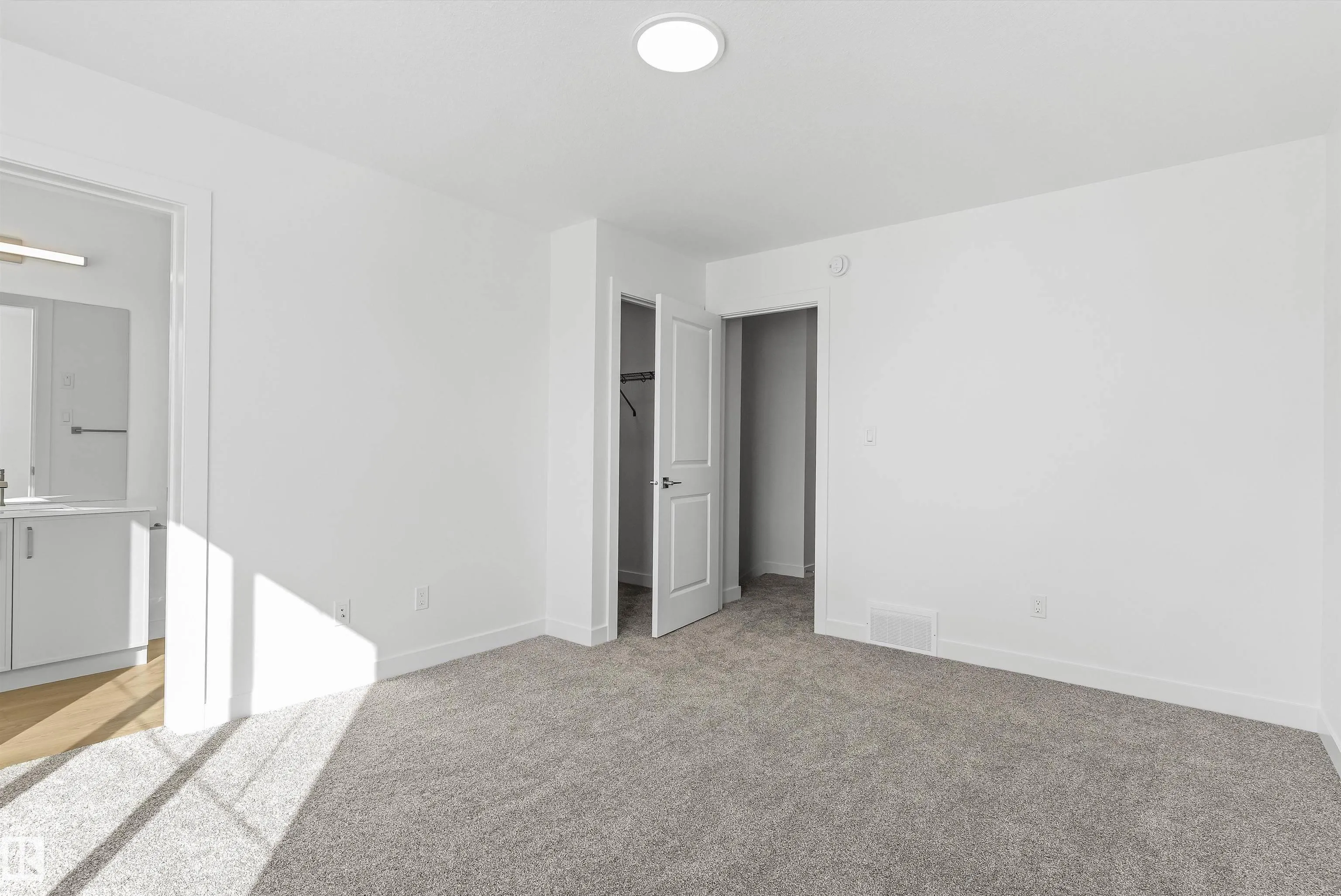 1020 14 Avenue