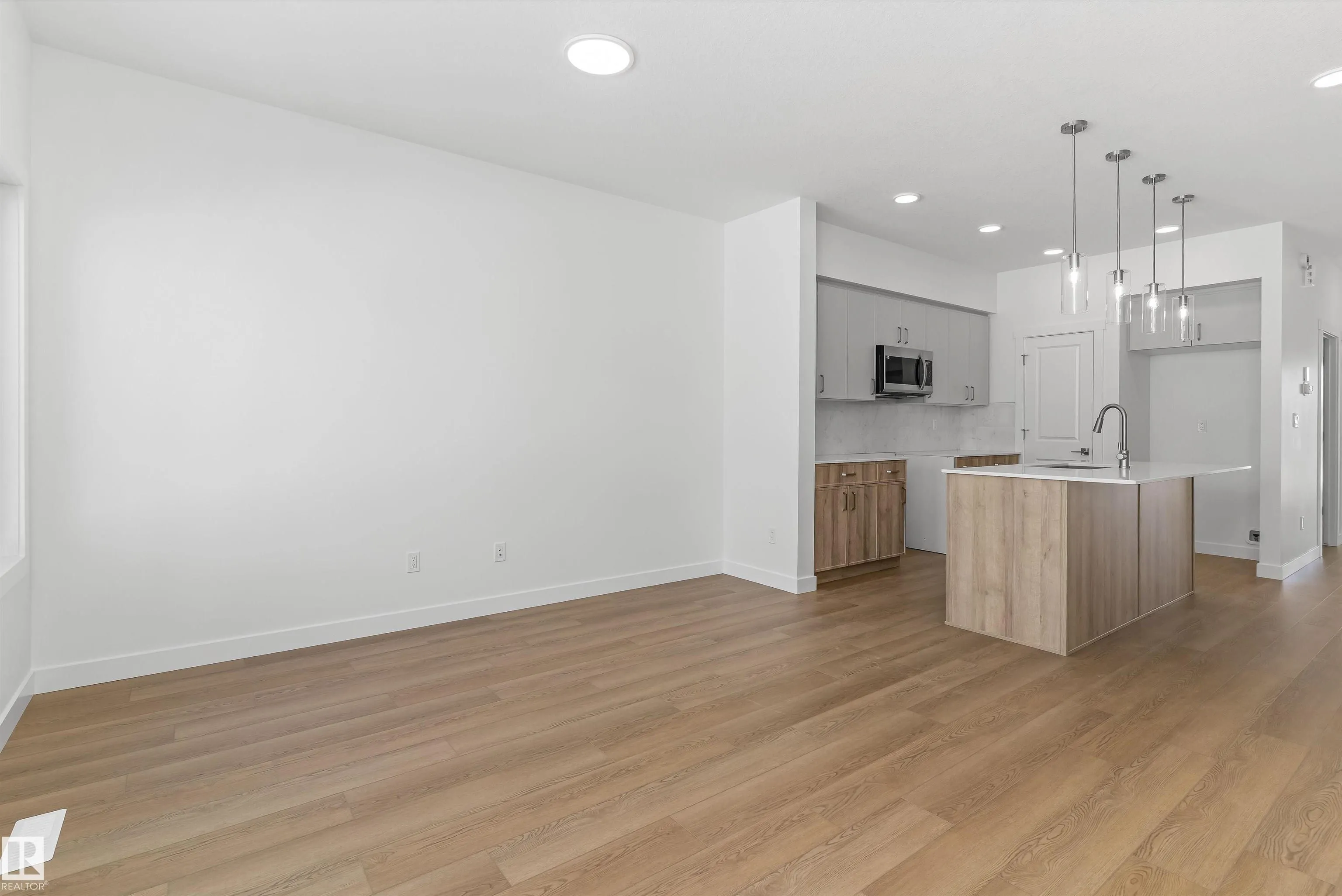 1020 14 Avenue