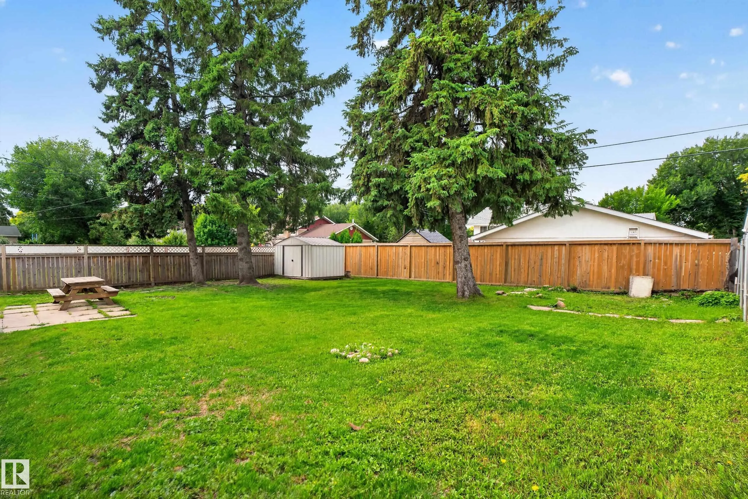 2 GRANDORA Crescent