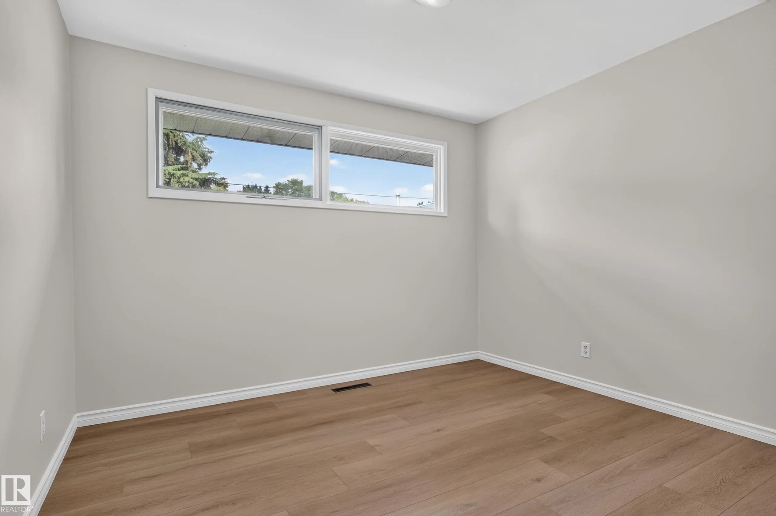 2 GRANDORA Crescent