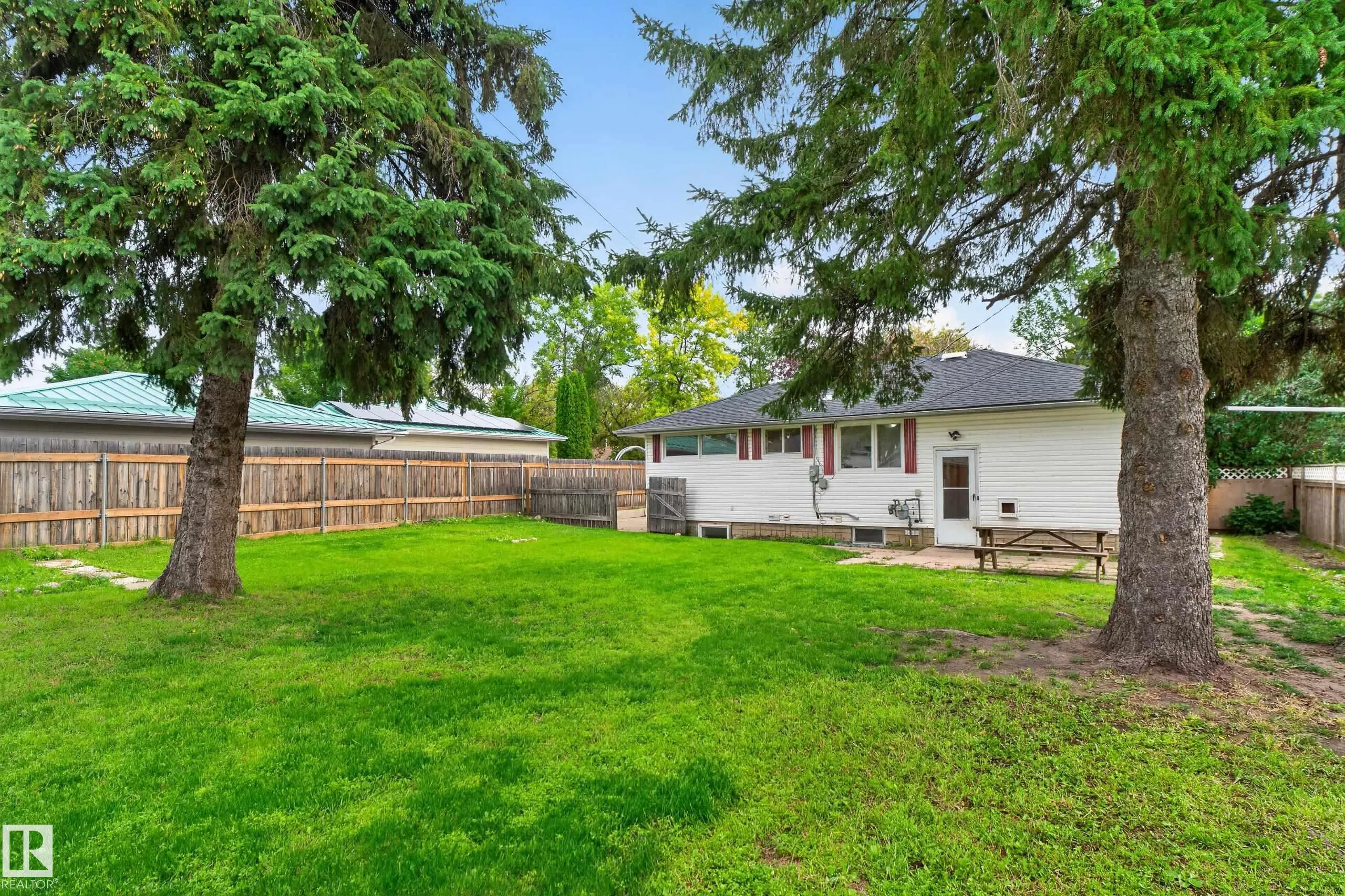 2 GRANDORA Crescent