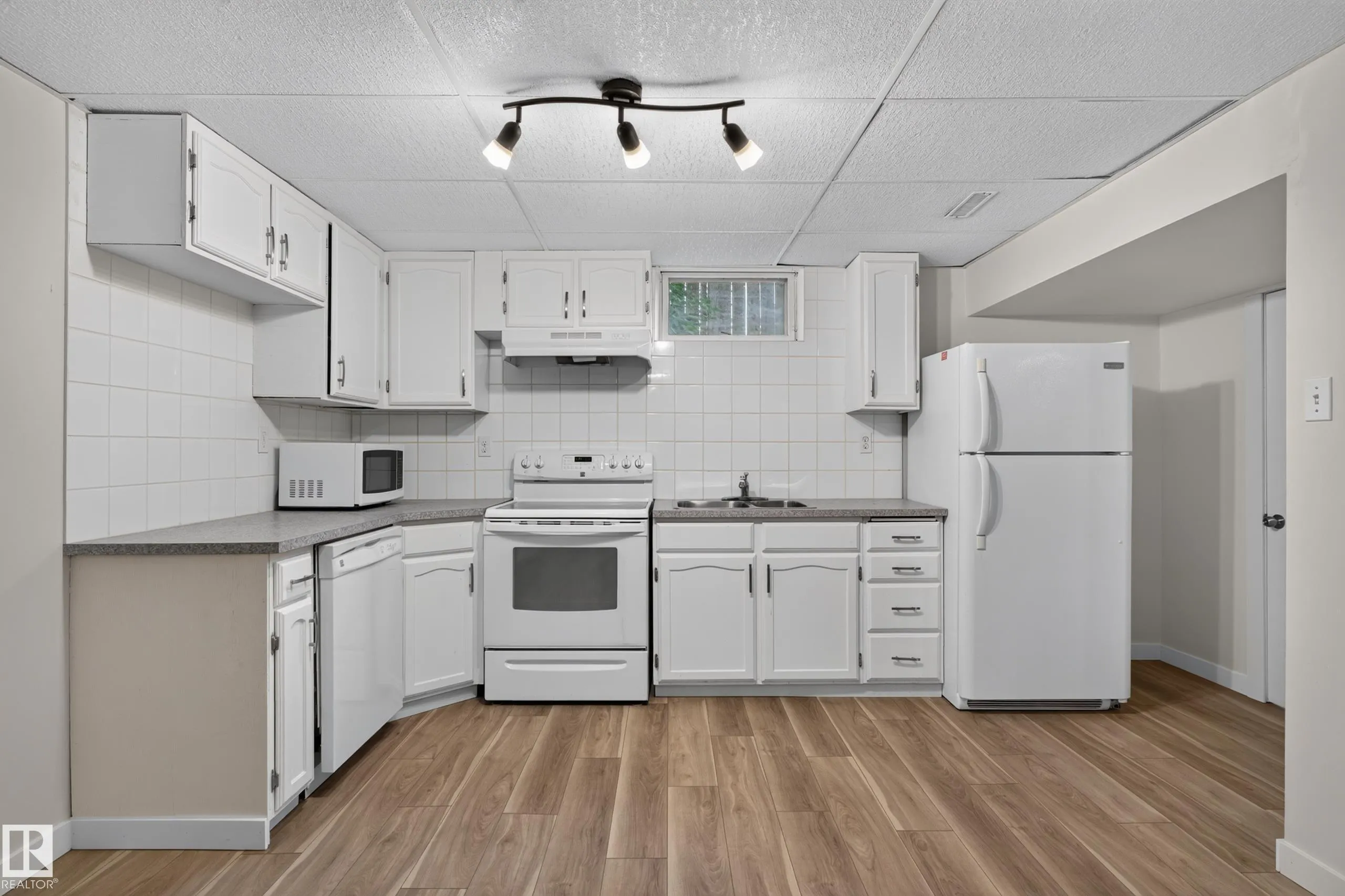 2 GRANDORA Crescent
