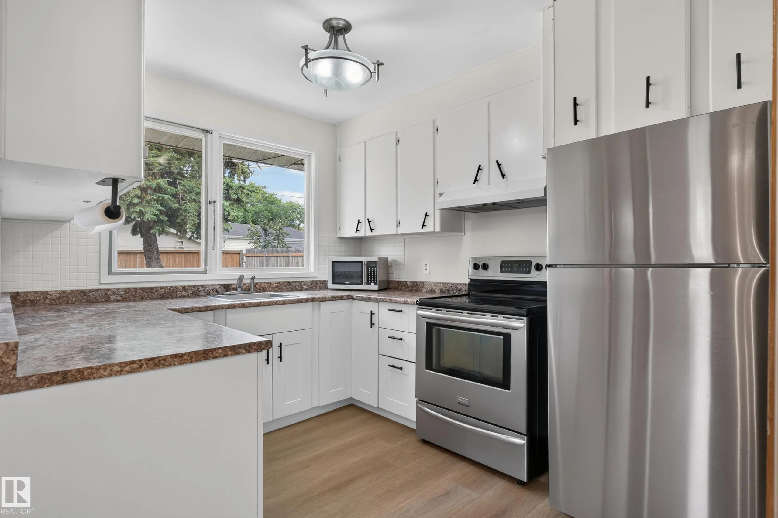 2 GRANDORA Crescent