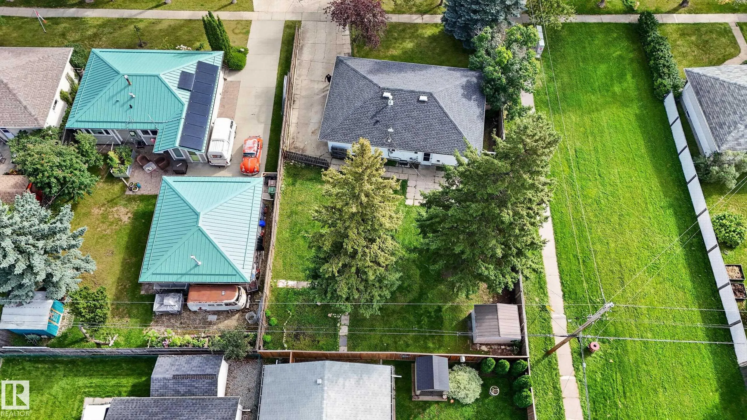 2 GRANDORA Crescent