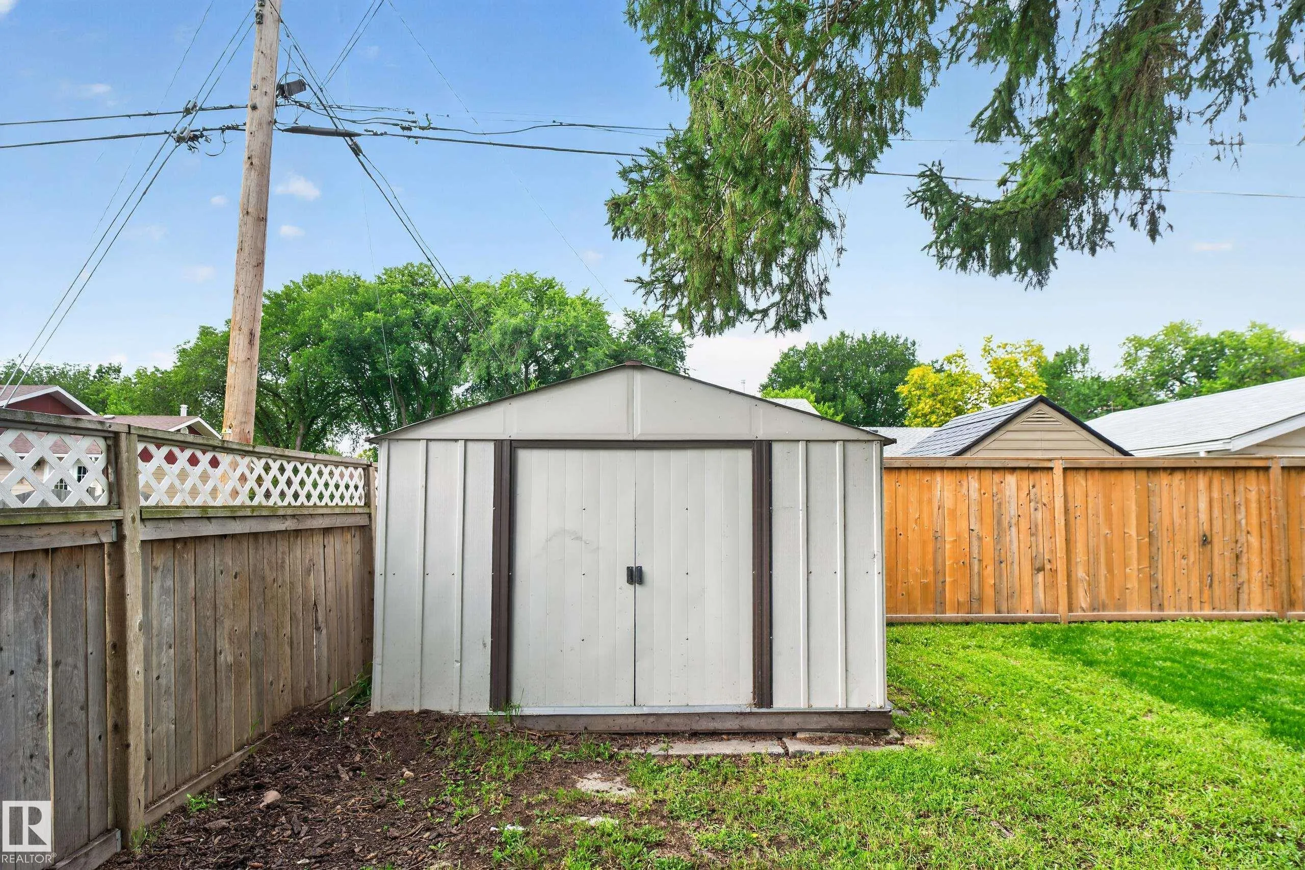 2 GRANDORA Crescent