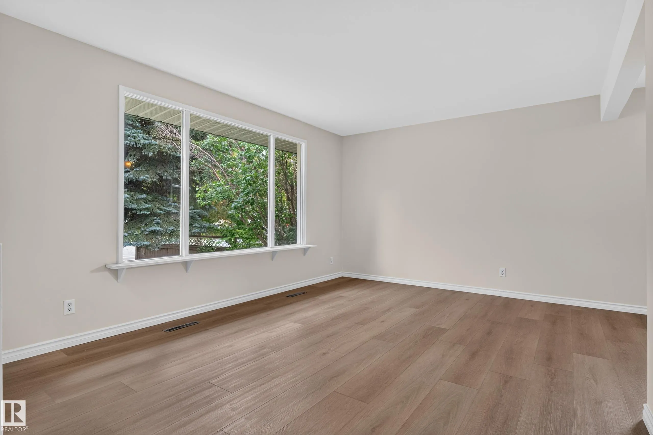 2 GRANDORA Crescent