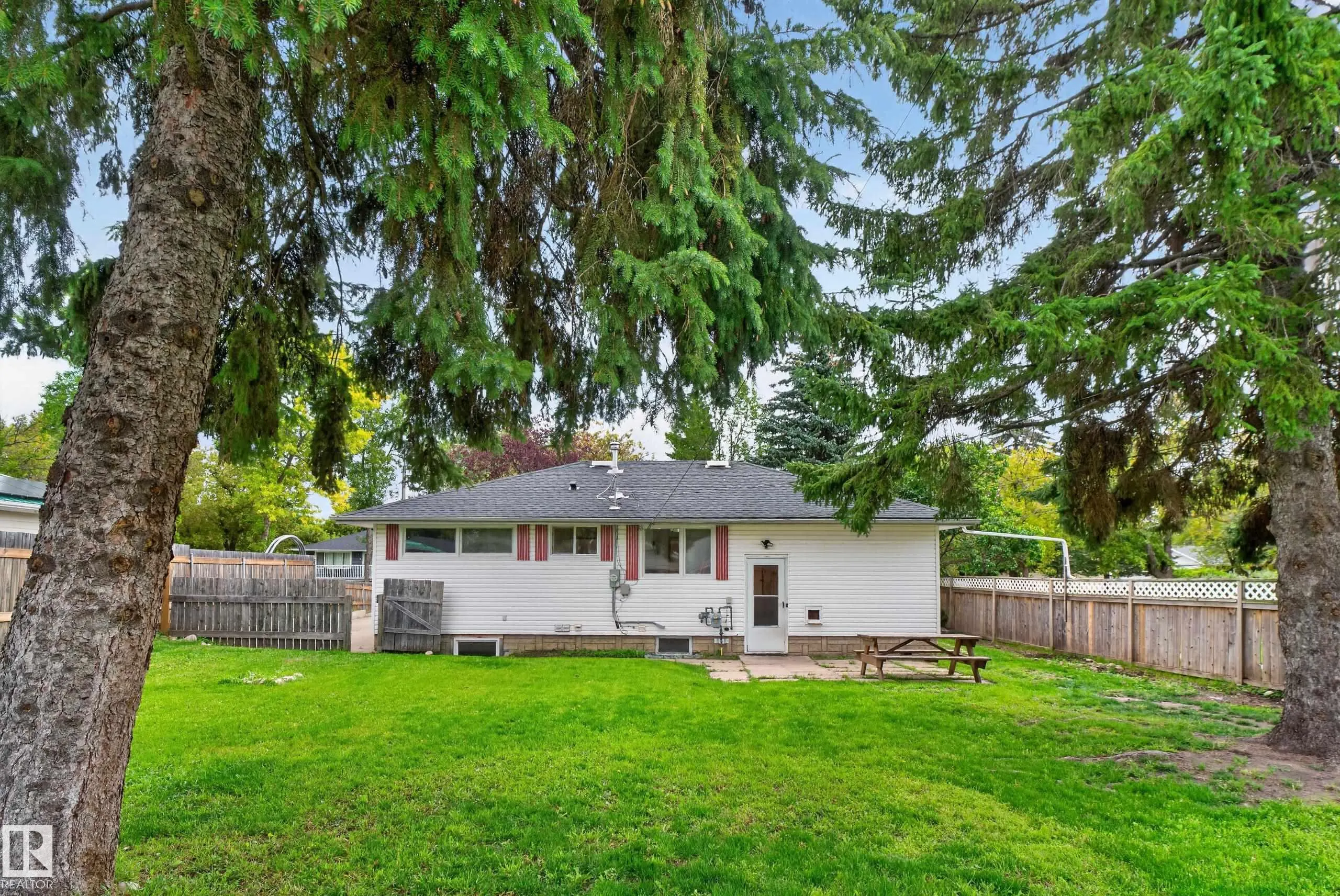 2 GRANDORA Crescent