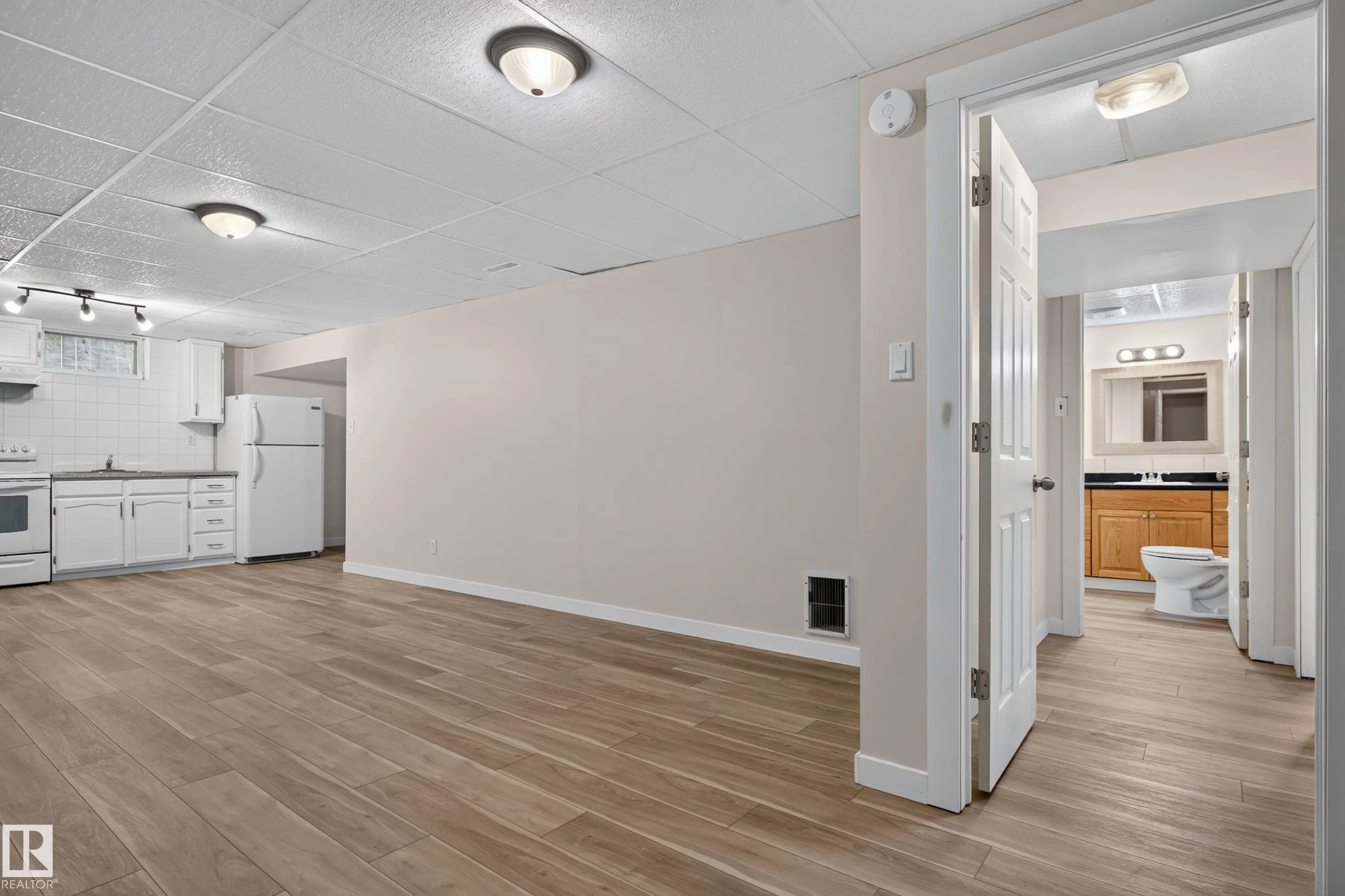 2 GRANDORA Crescent