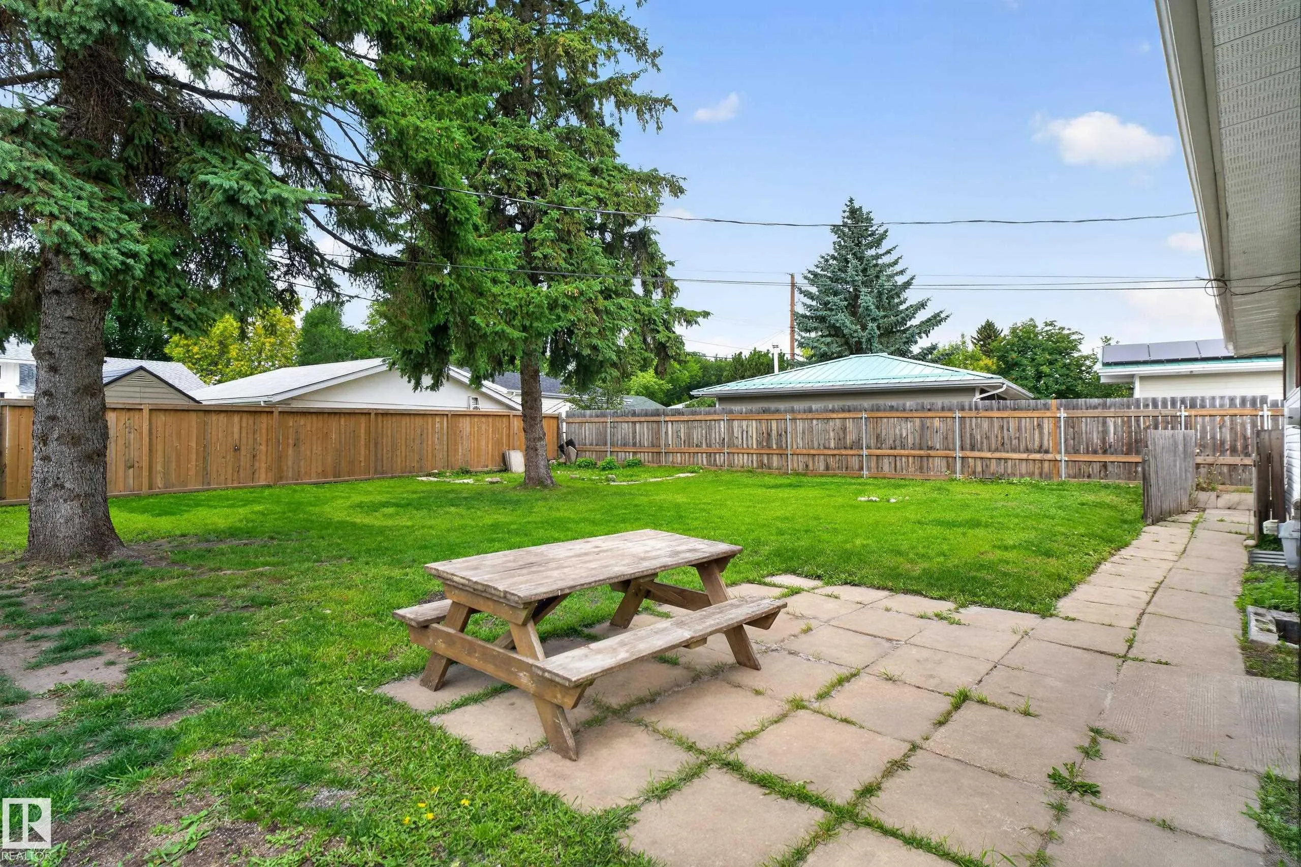 2 GRANDORA Crescent