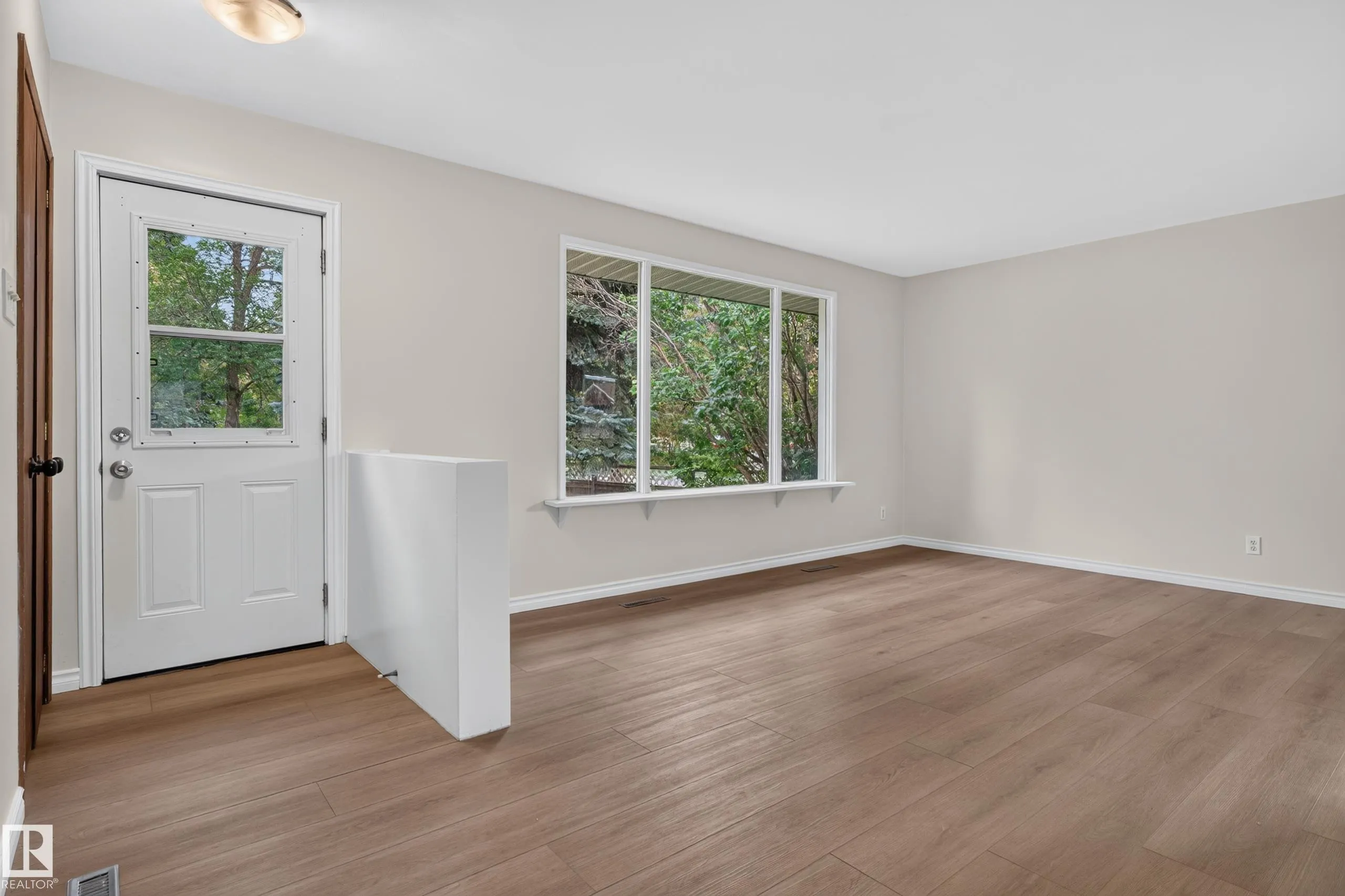 2 GRANDORA Crescent