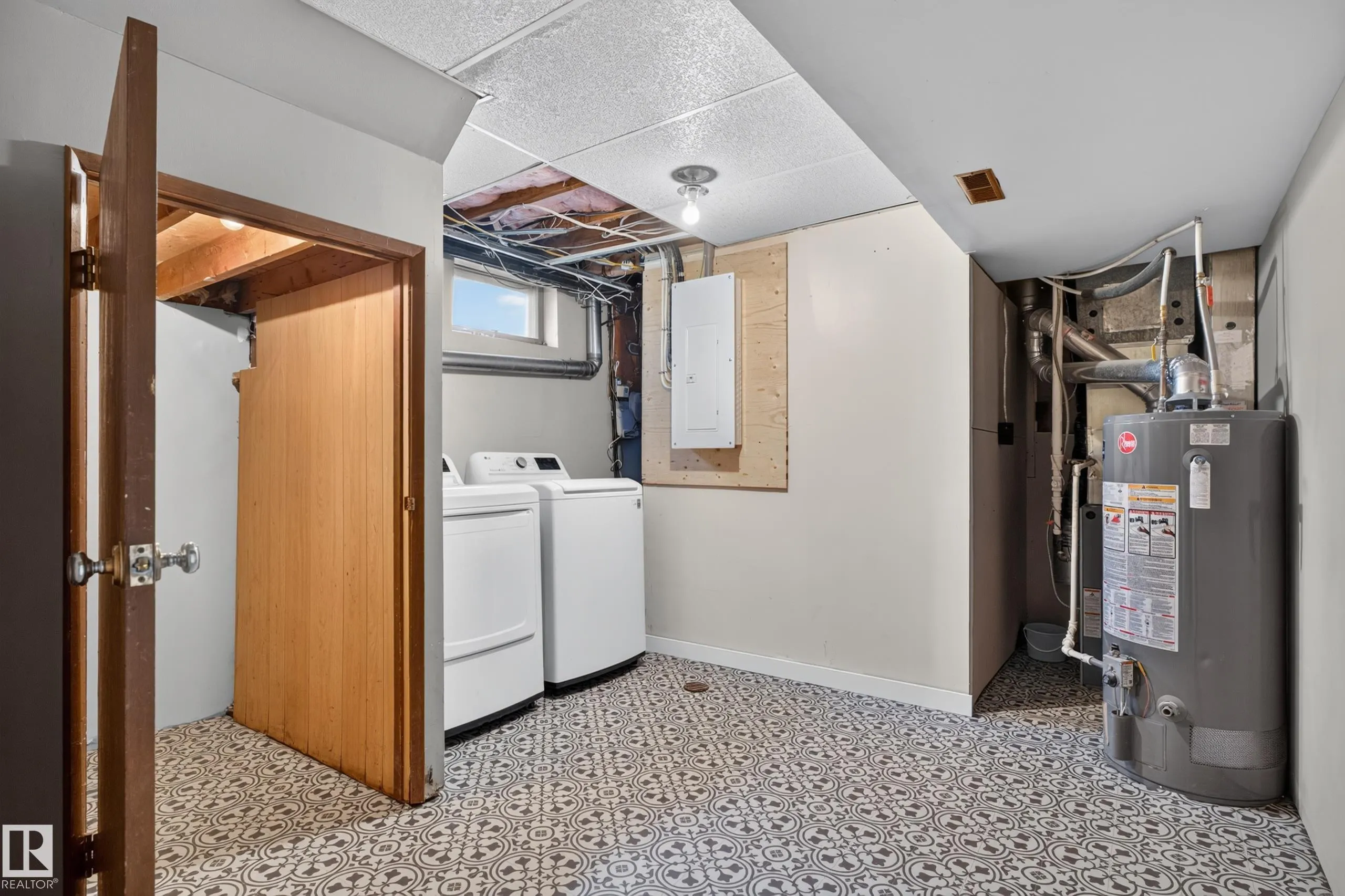 2 GRANDORA Crescent
