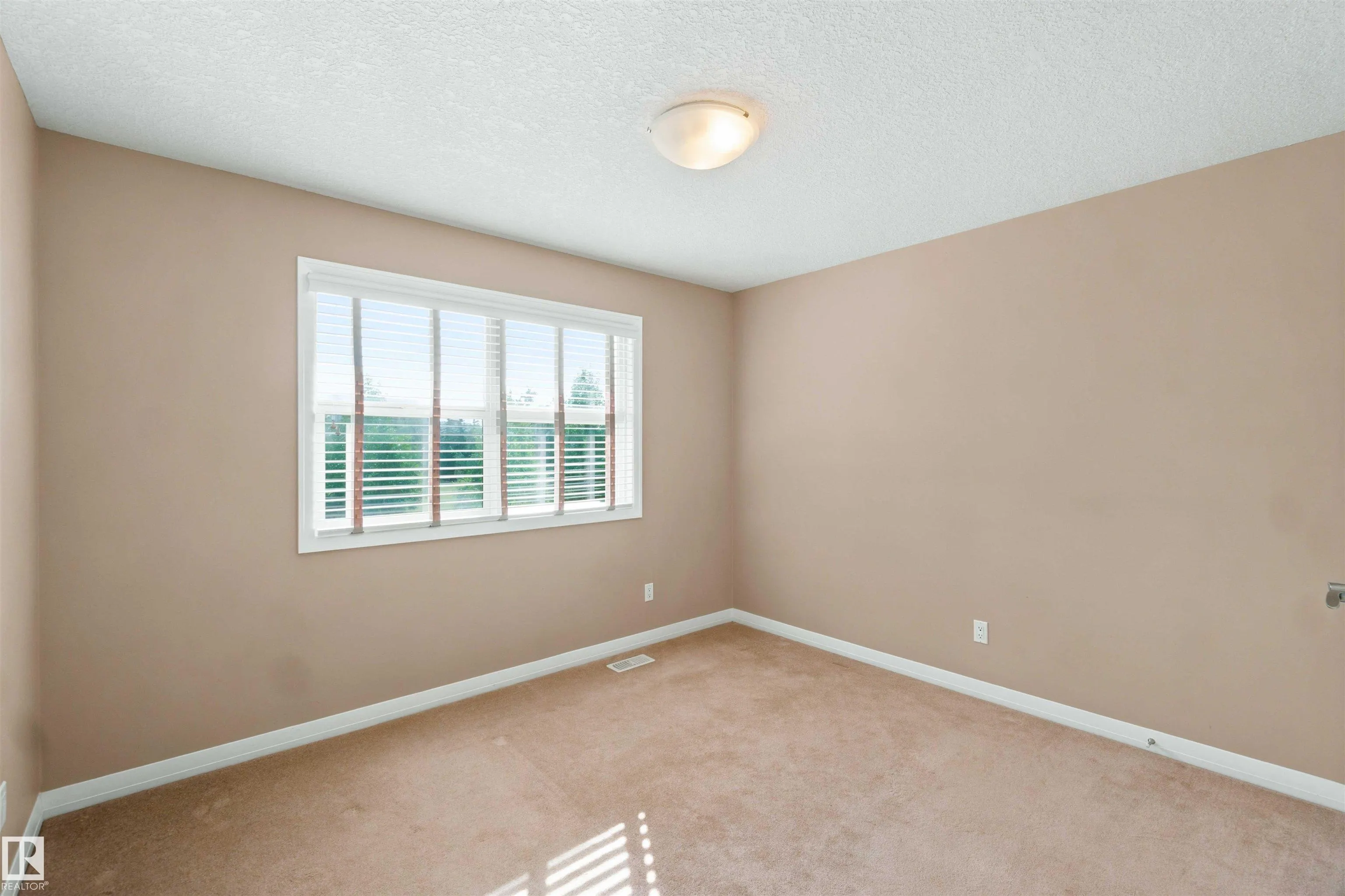 1238 AINSLIE Way