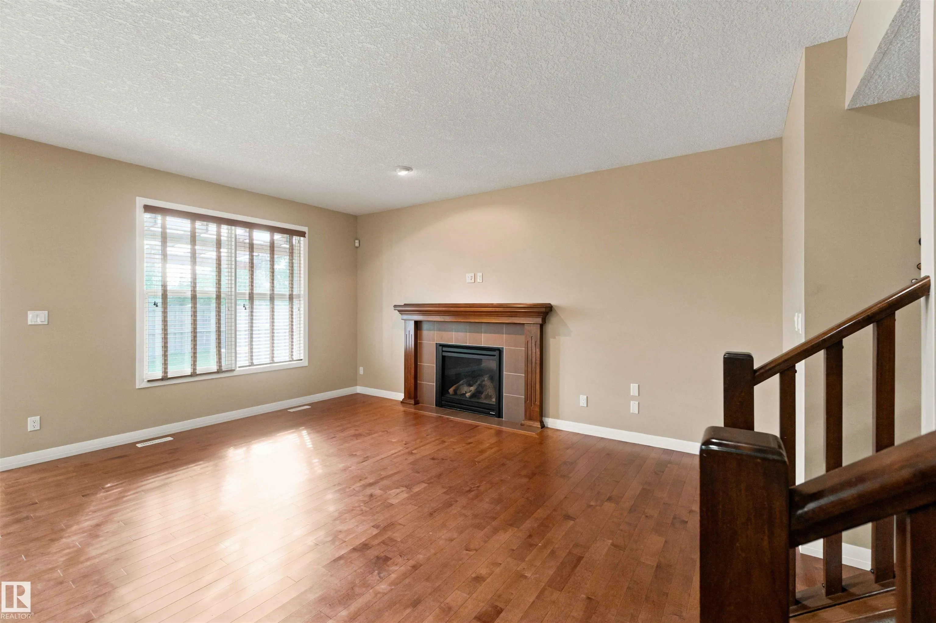 1238 AINSLIE Way