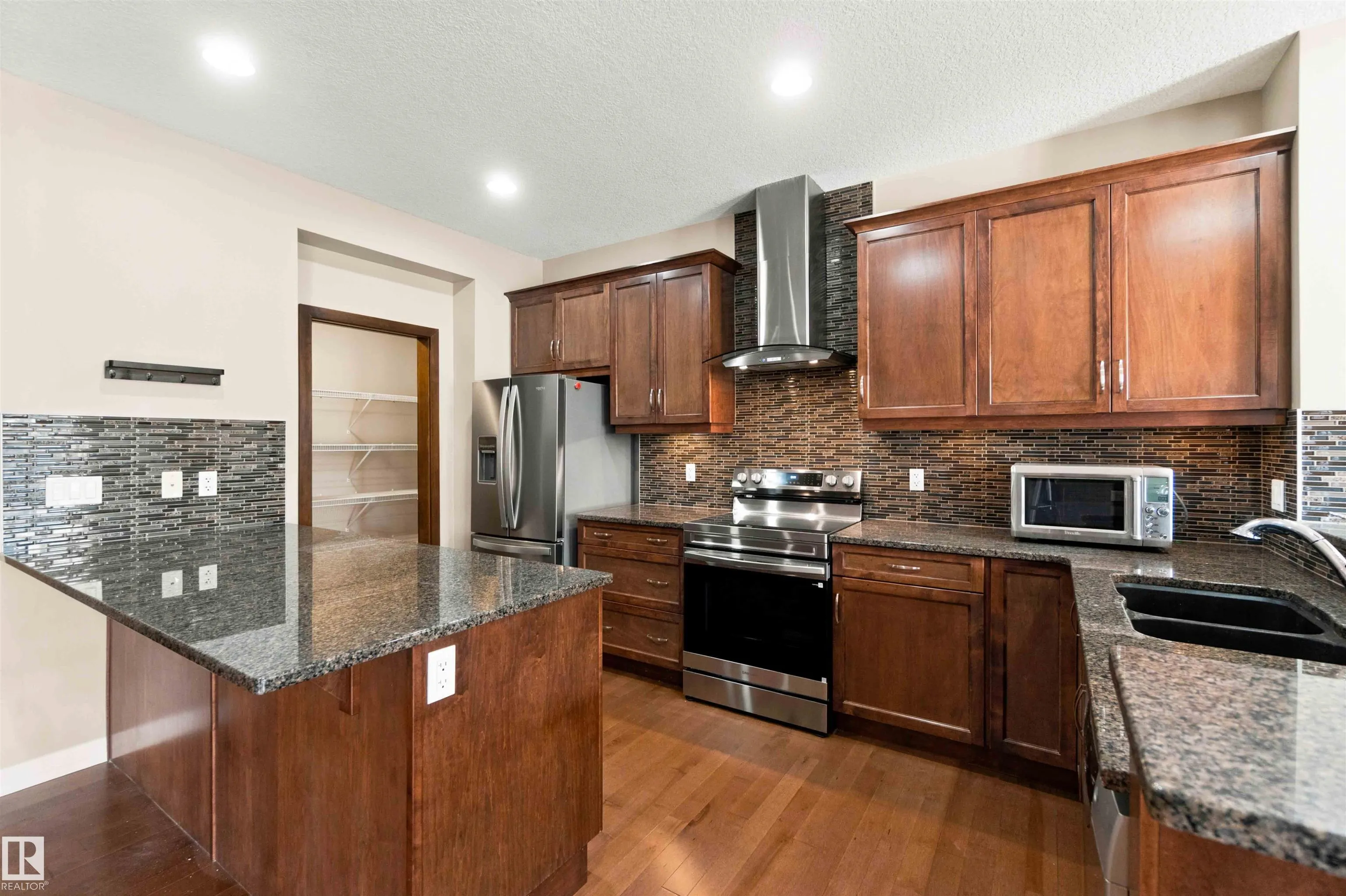 1238 AINSLIE Way