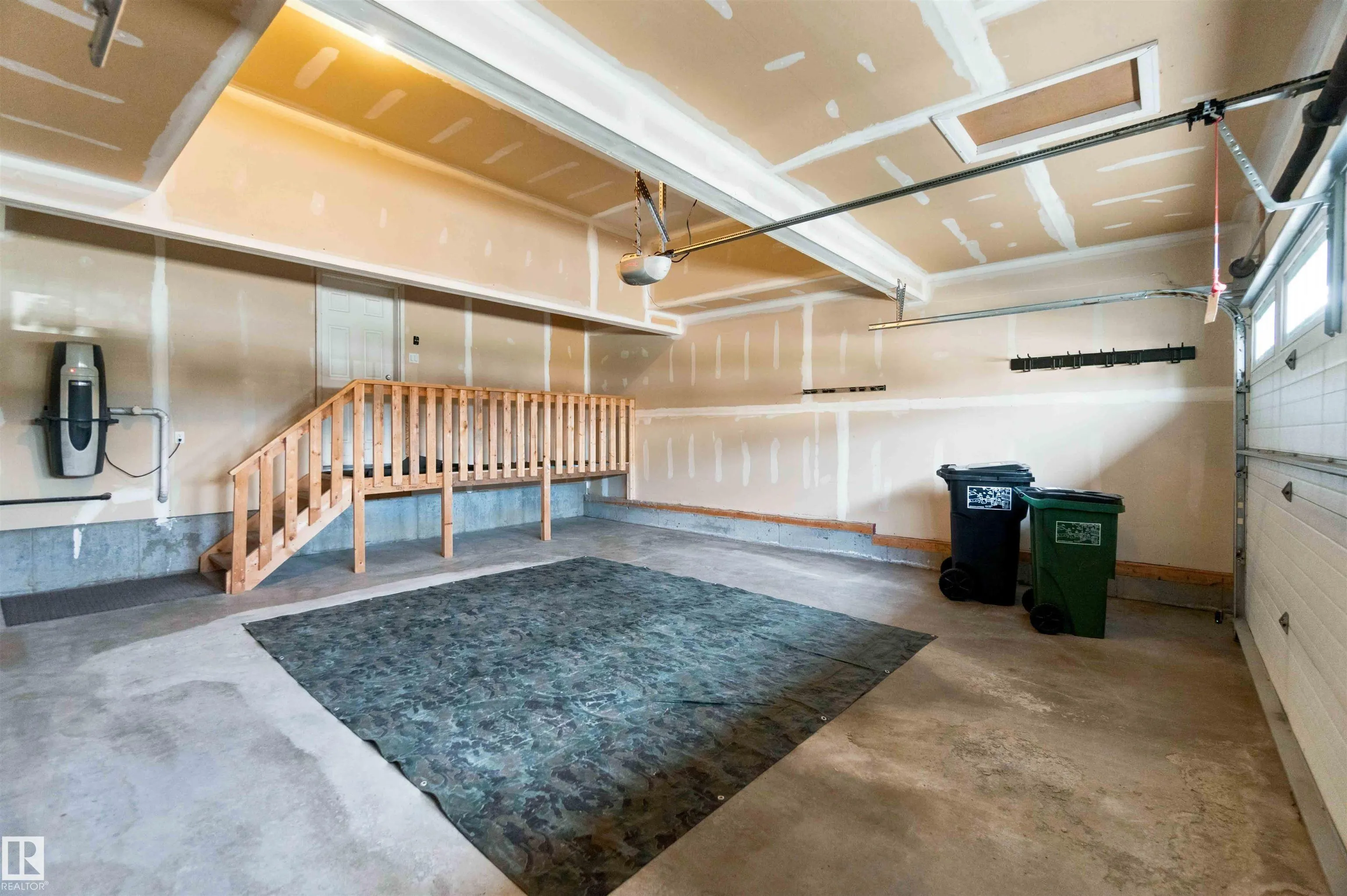 1238 AINSLIE Way