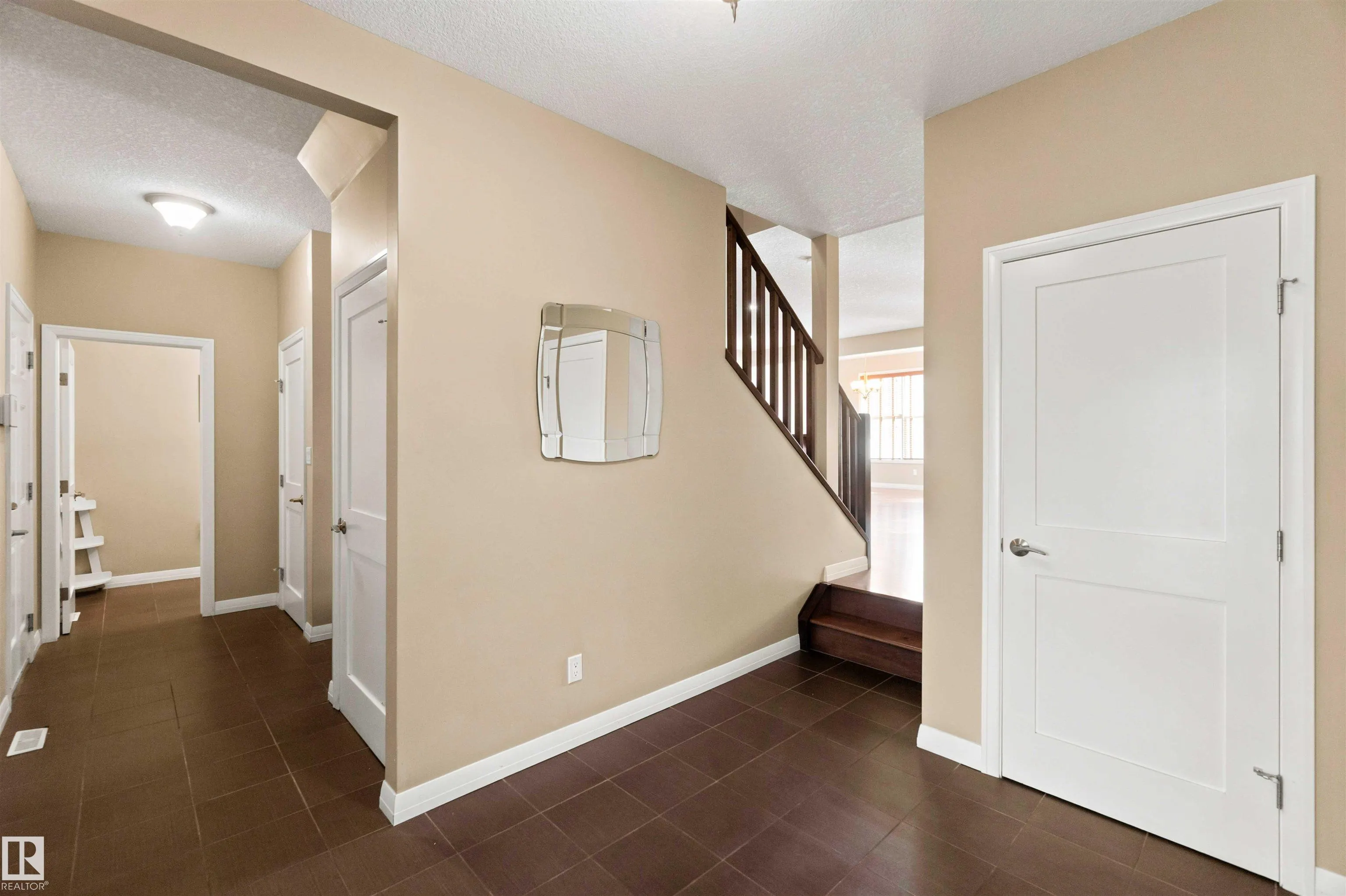 1238 AINSLIE Way