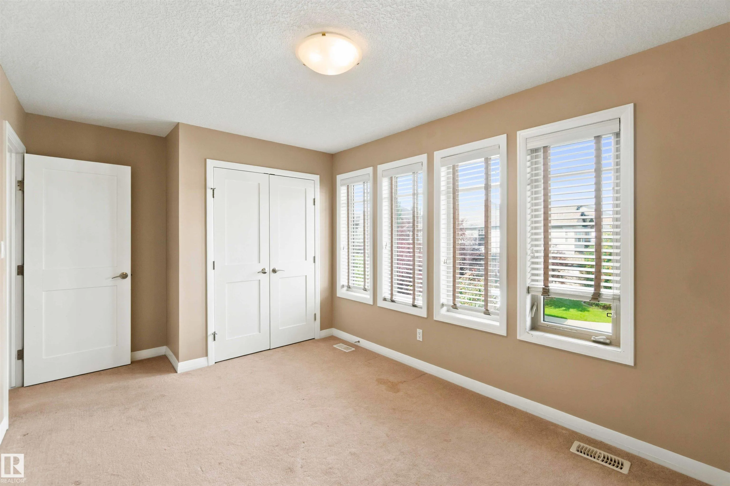1238 AINSLIE Way
