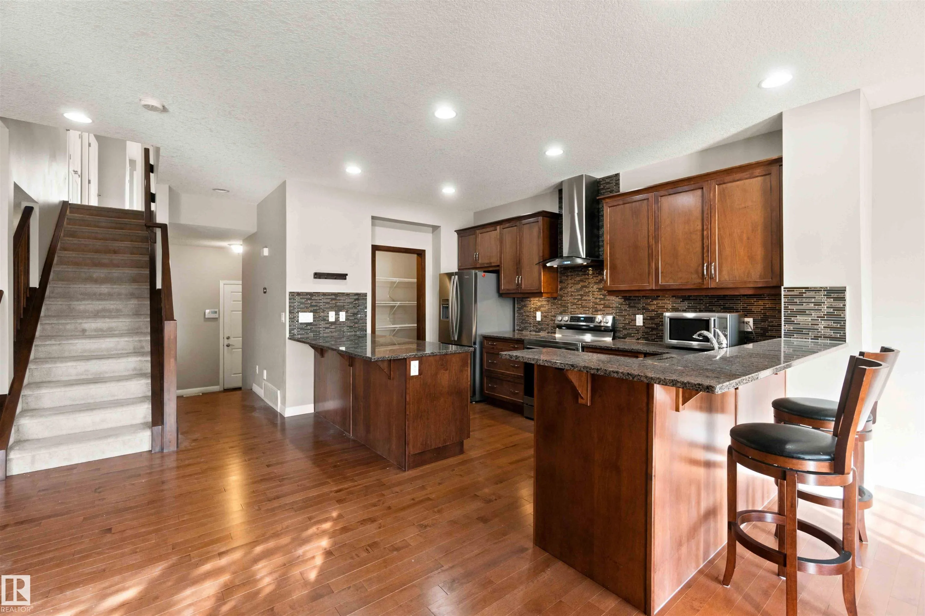 1238 AINSLIE Way