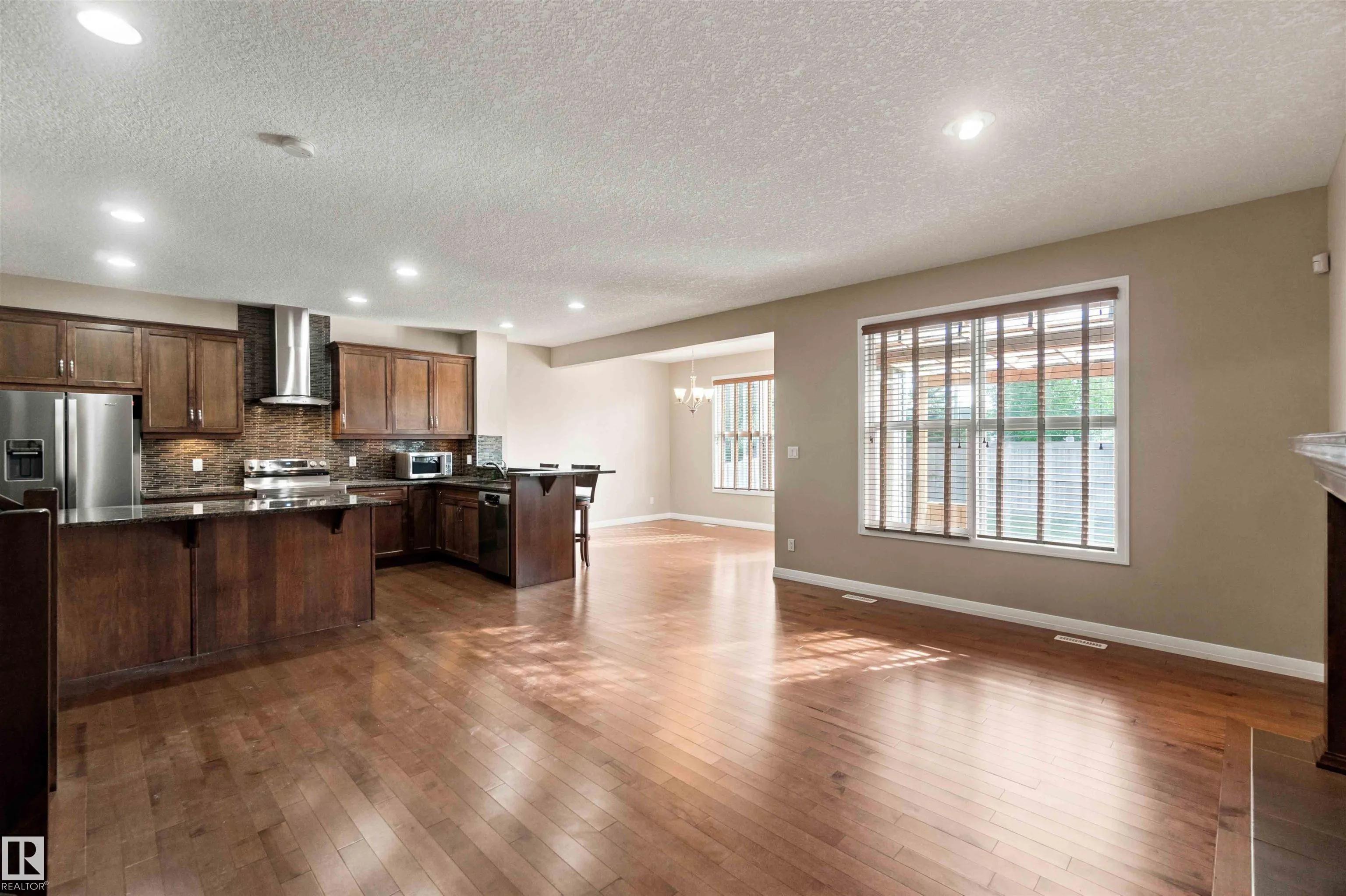 1238 AINSLIE Way