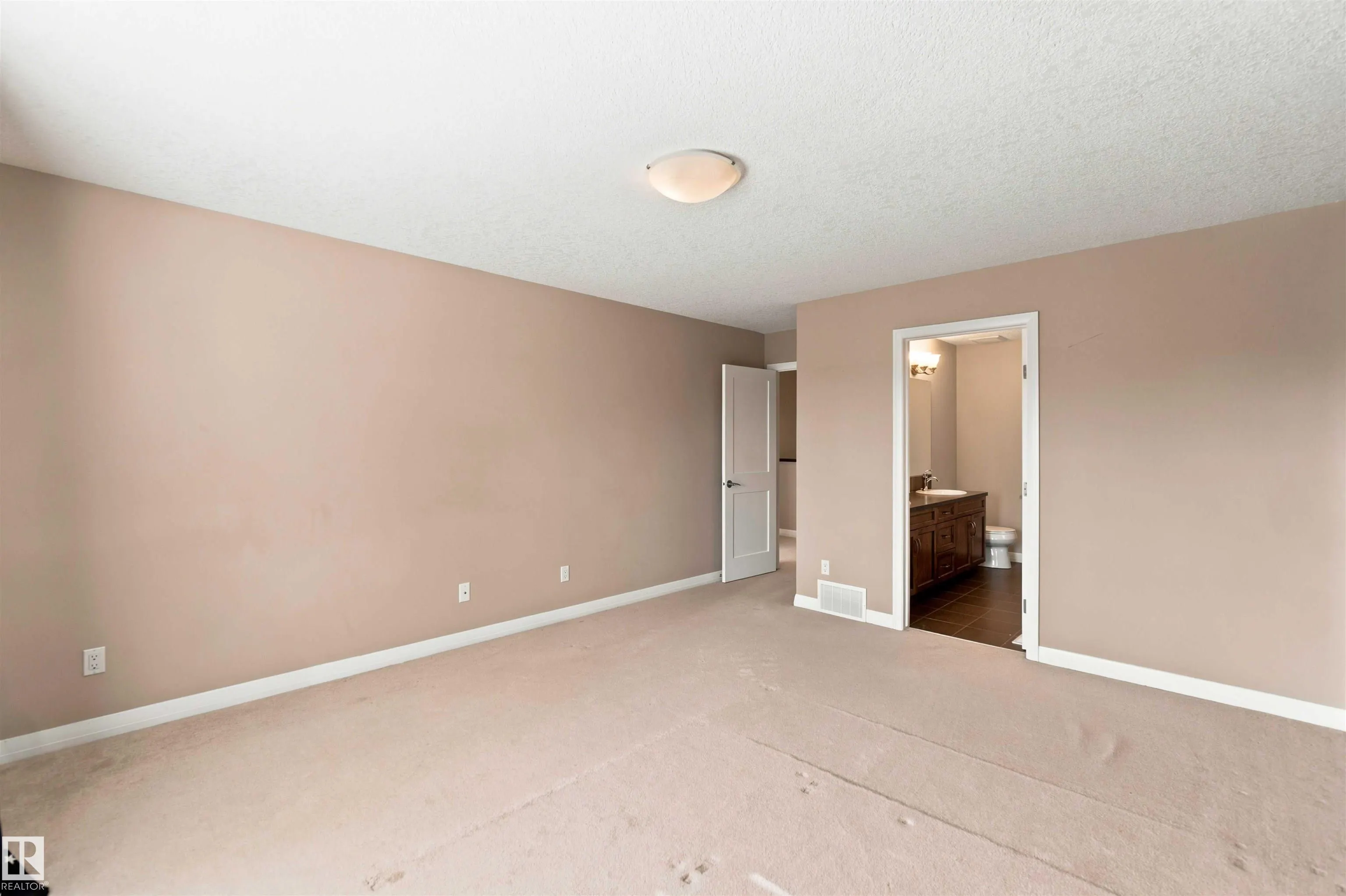1238 AINSLIE Way