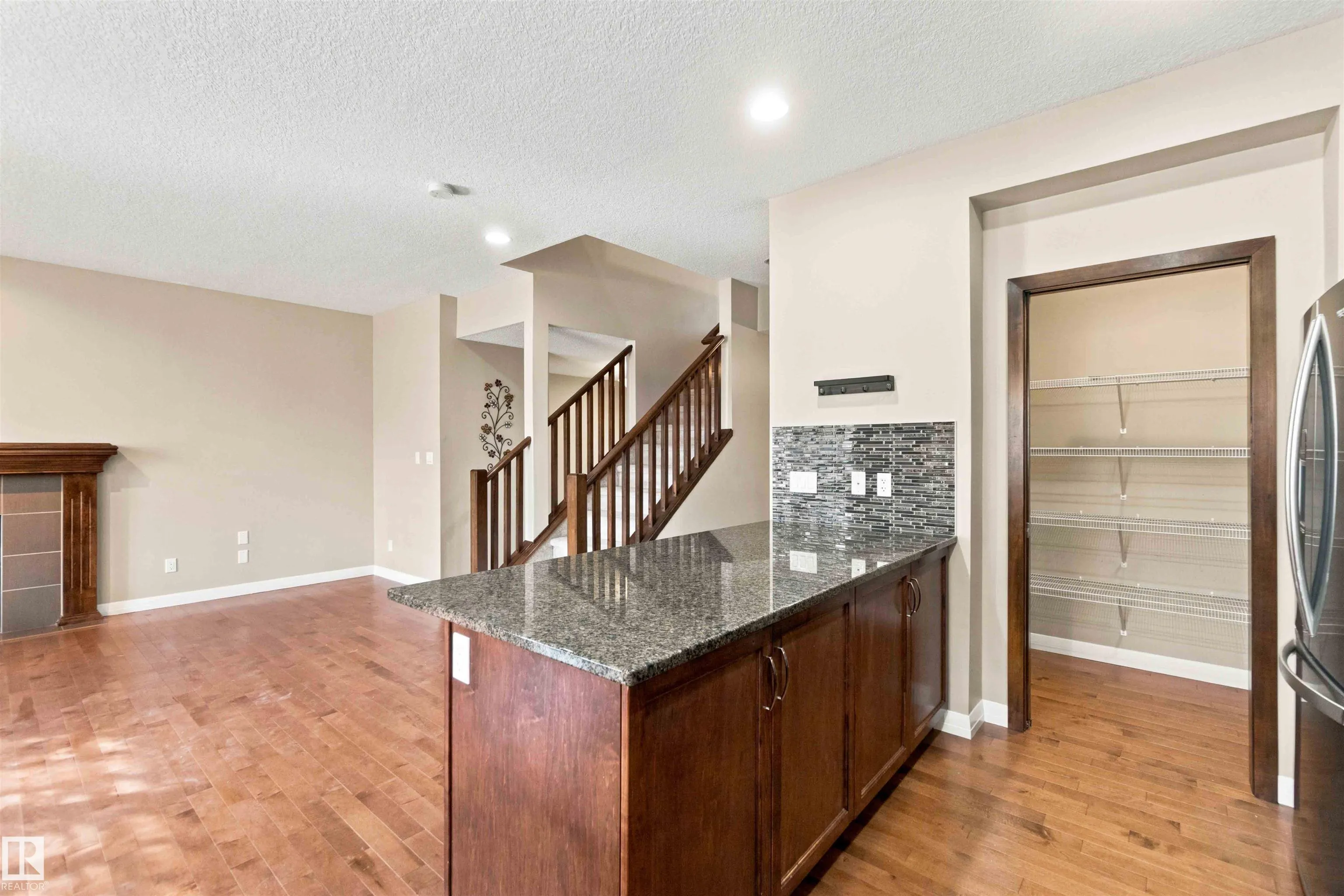 1238 AINSLIE Way